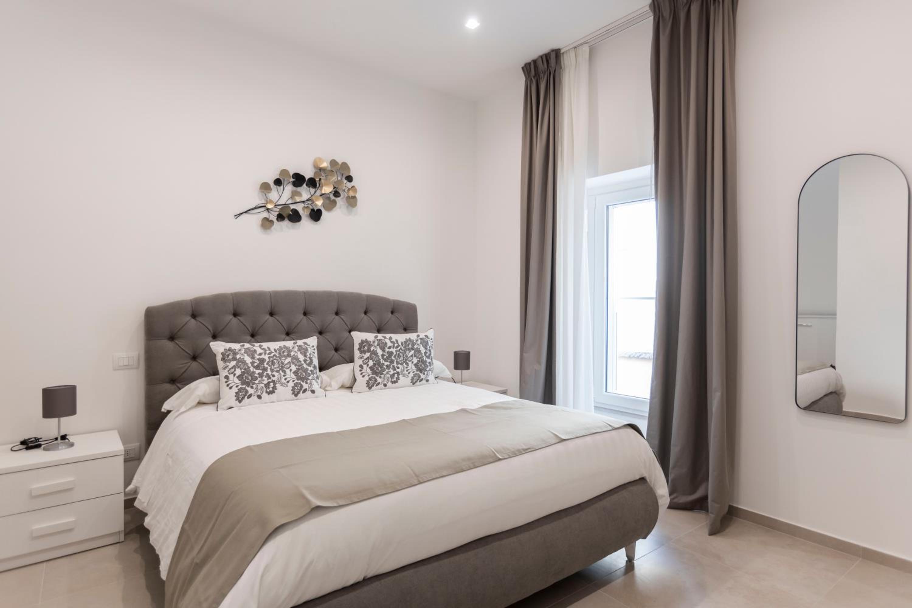 Standard Double Room - Photo 11