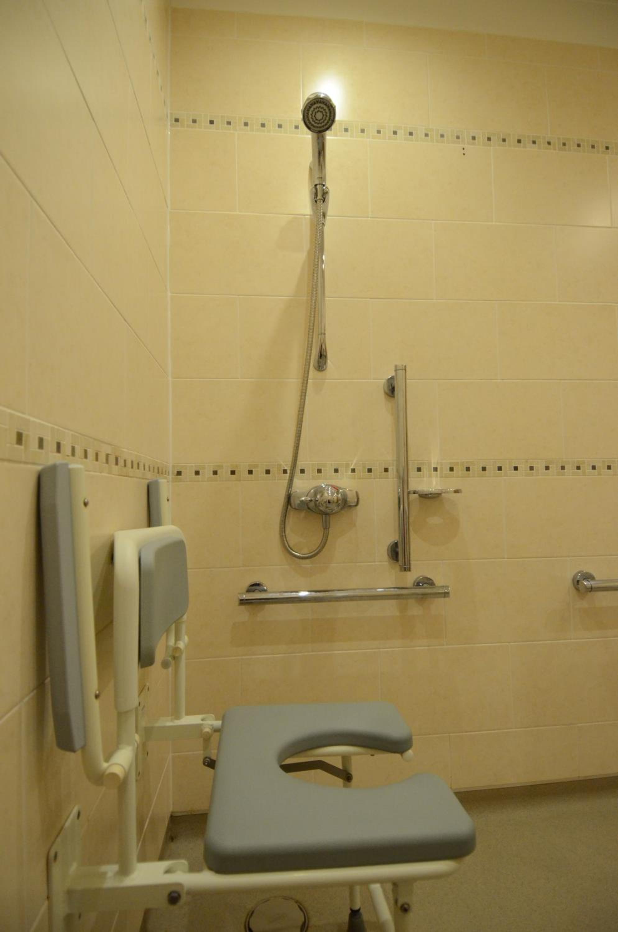 Twin Room - Disability Access photo 2