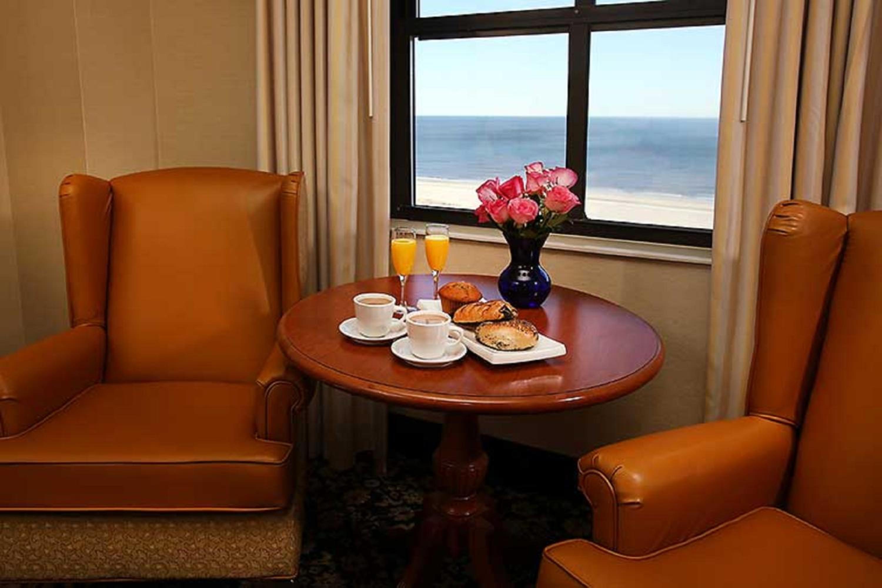 Vintage King Oceanfront Room - Photo 2
