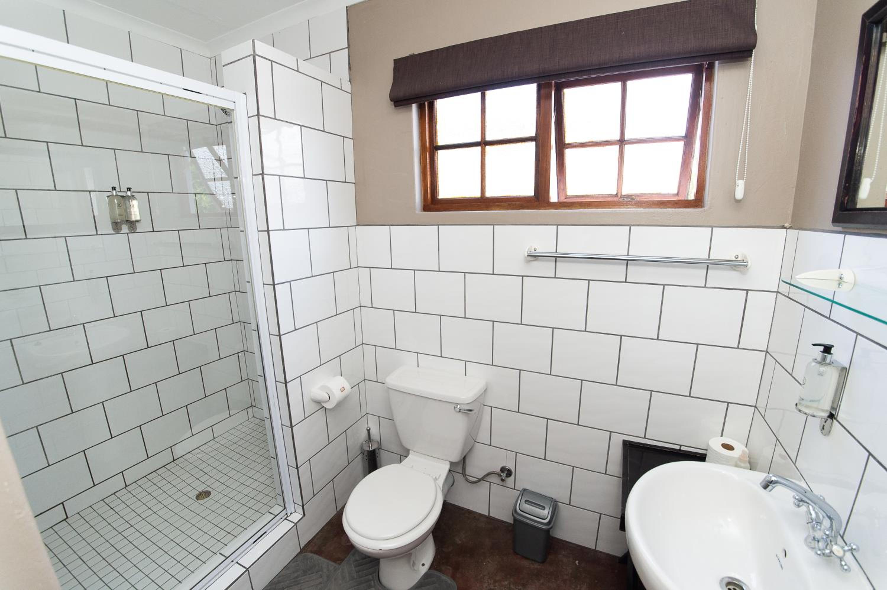Standard Twin Room - Photo 2
