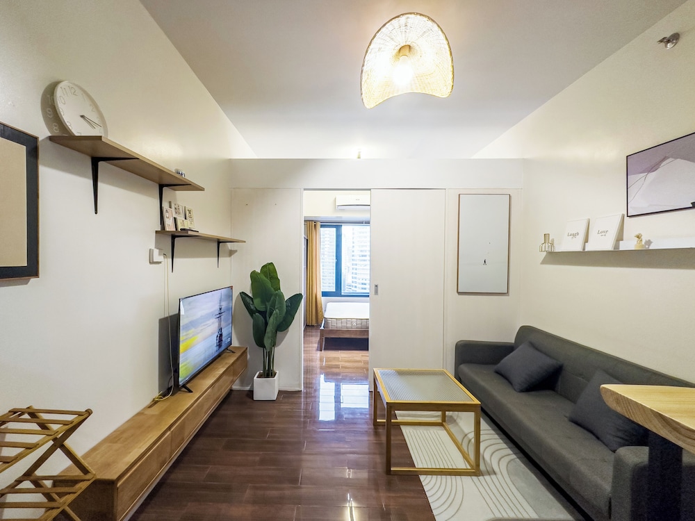 Basic Condo, 1 Queen Bed, Refrigerator & Microwave