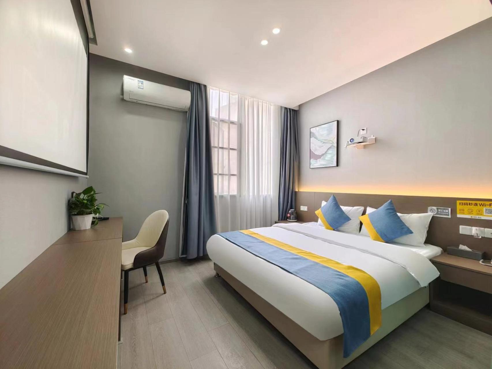 Premium Queen Room photo 3