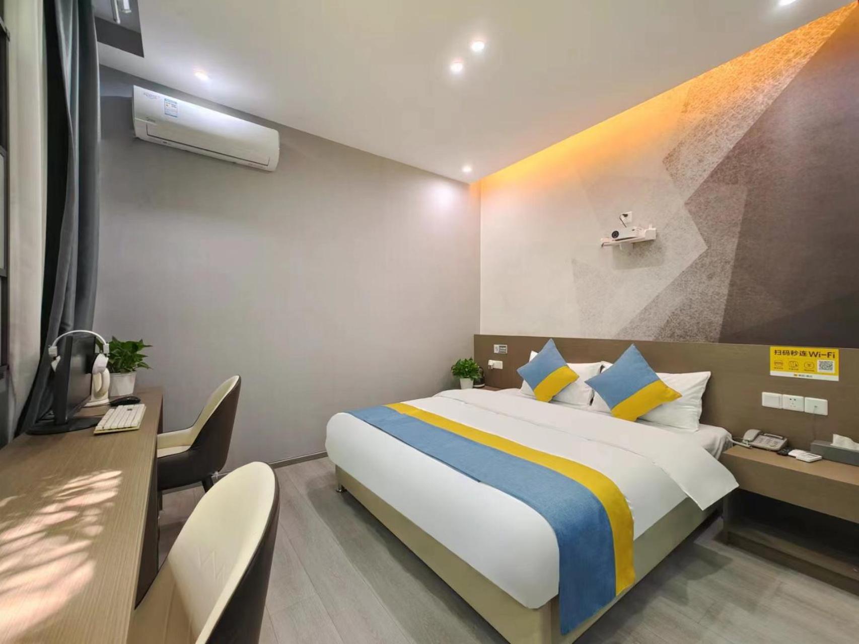 Premium Queen Room photo 1