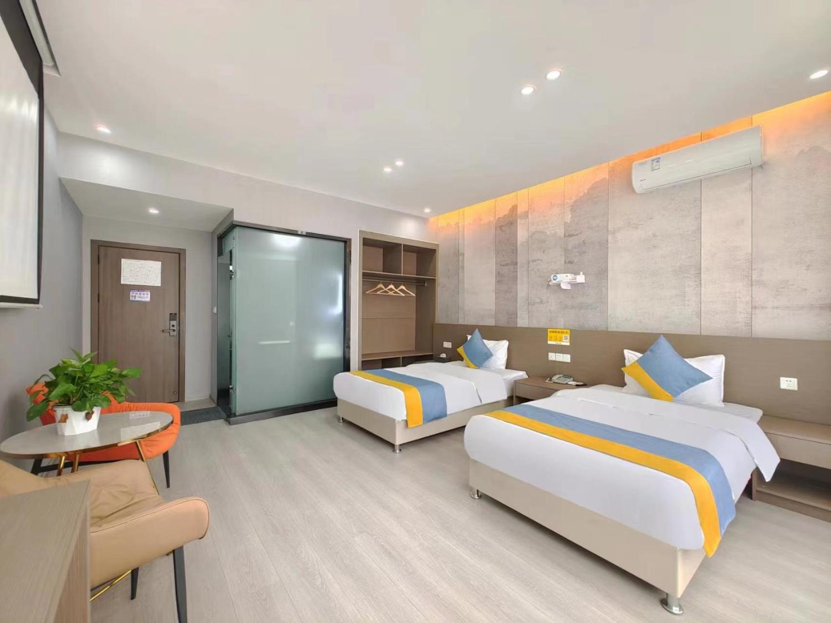 Deluxe Twin Room photo 2