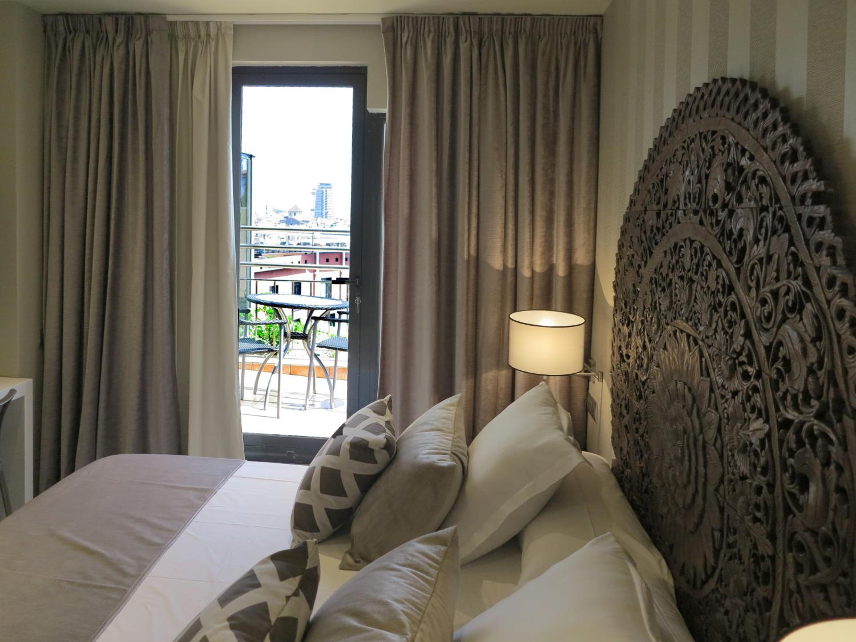 Suite con terraza y vista a la ciudad
