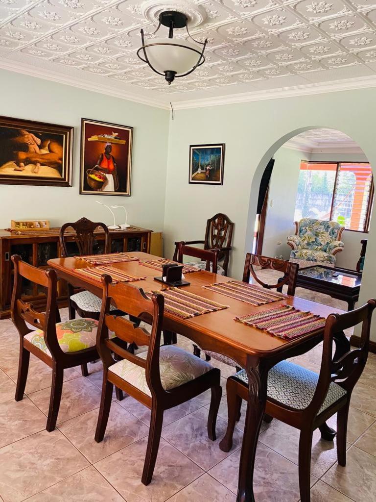 Deluxe Family Room photo 2