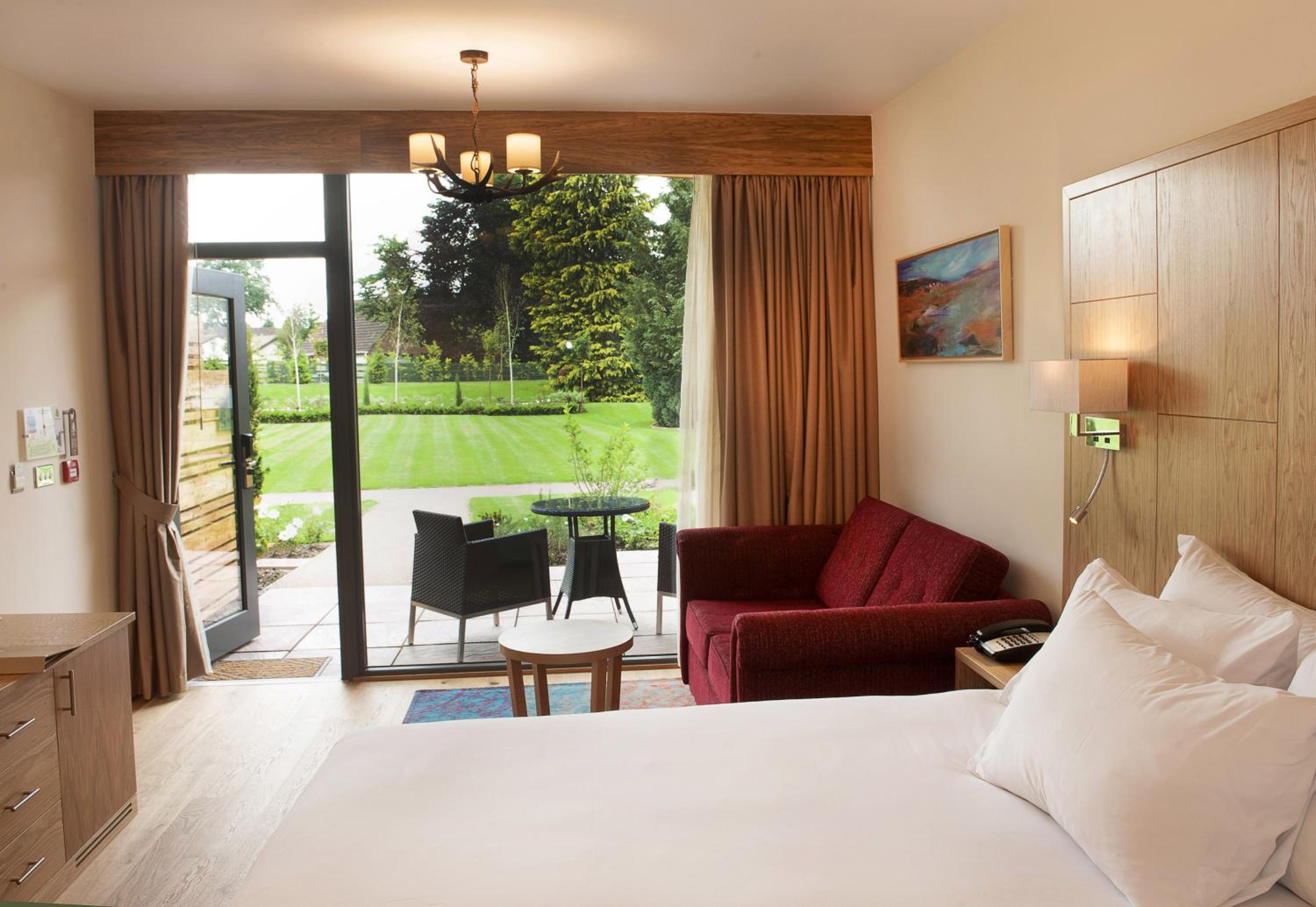 Superior King Room with Private Patio - Photo 4