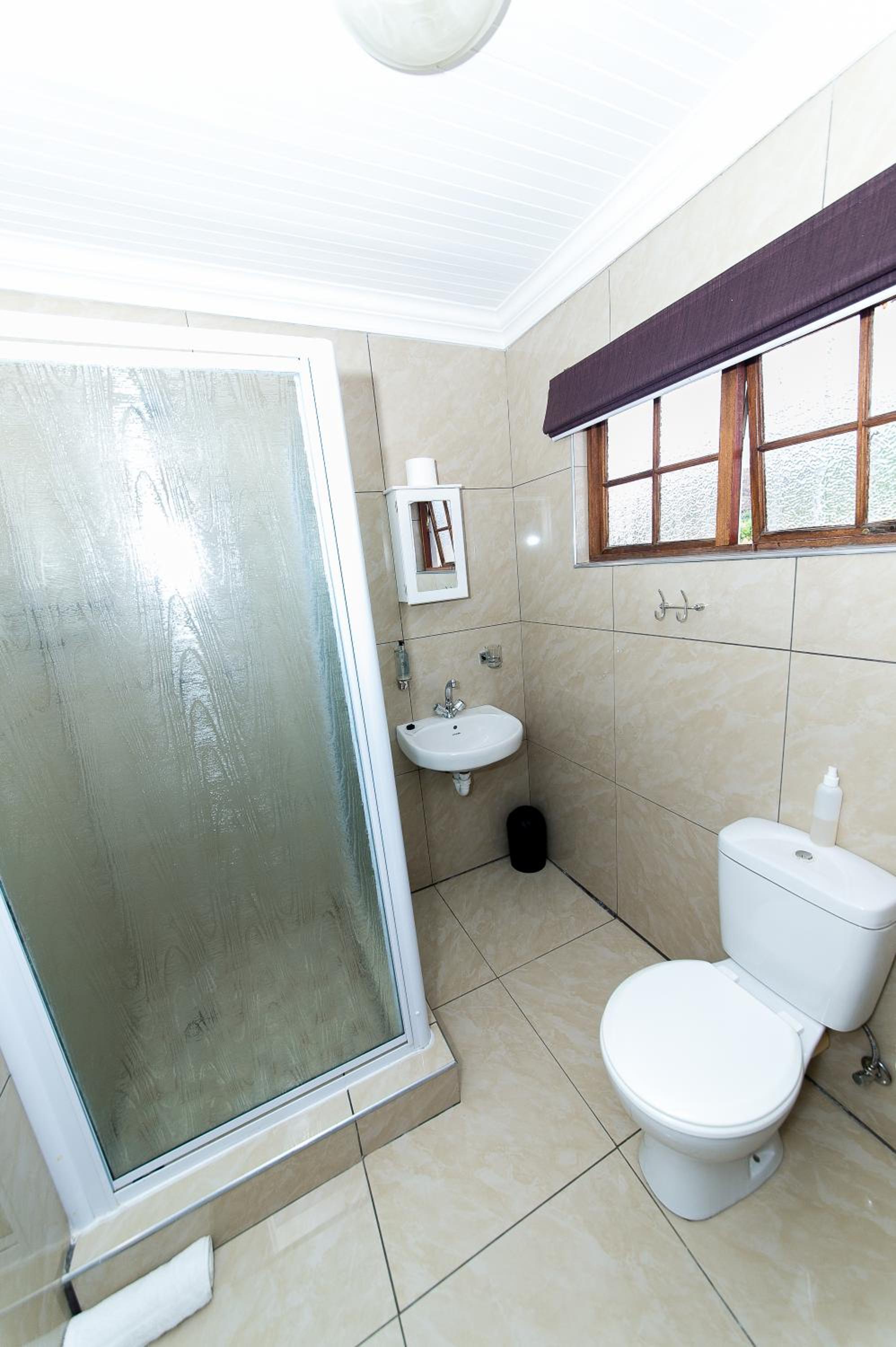 Double Room with Patio - Photo 7