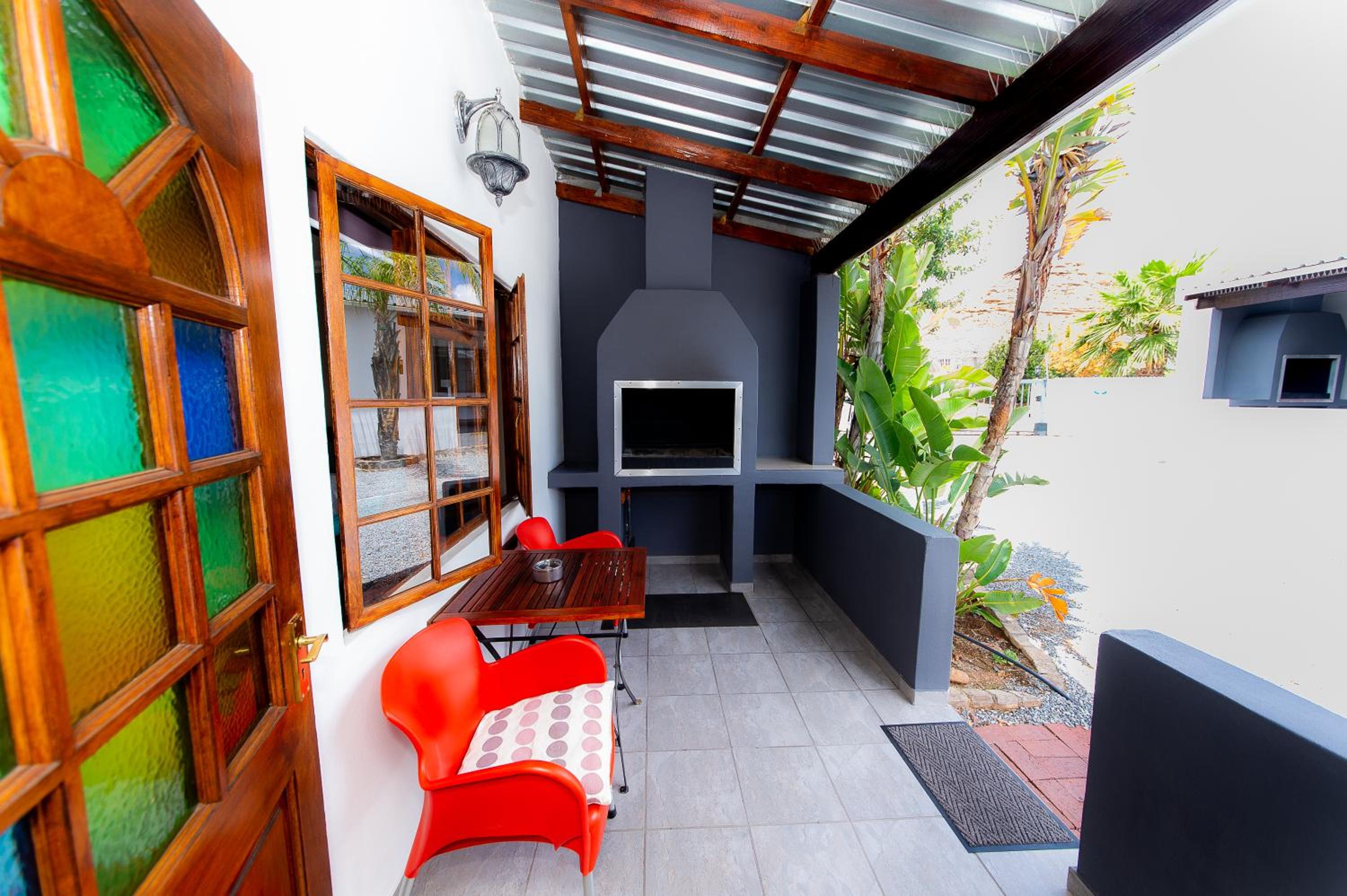 Double Room with Patio - Photo 2