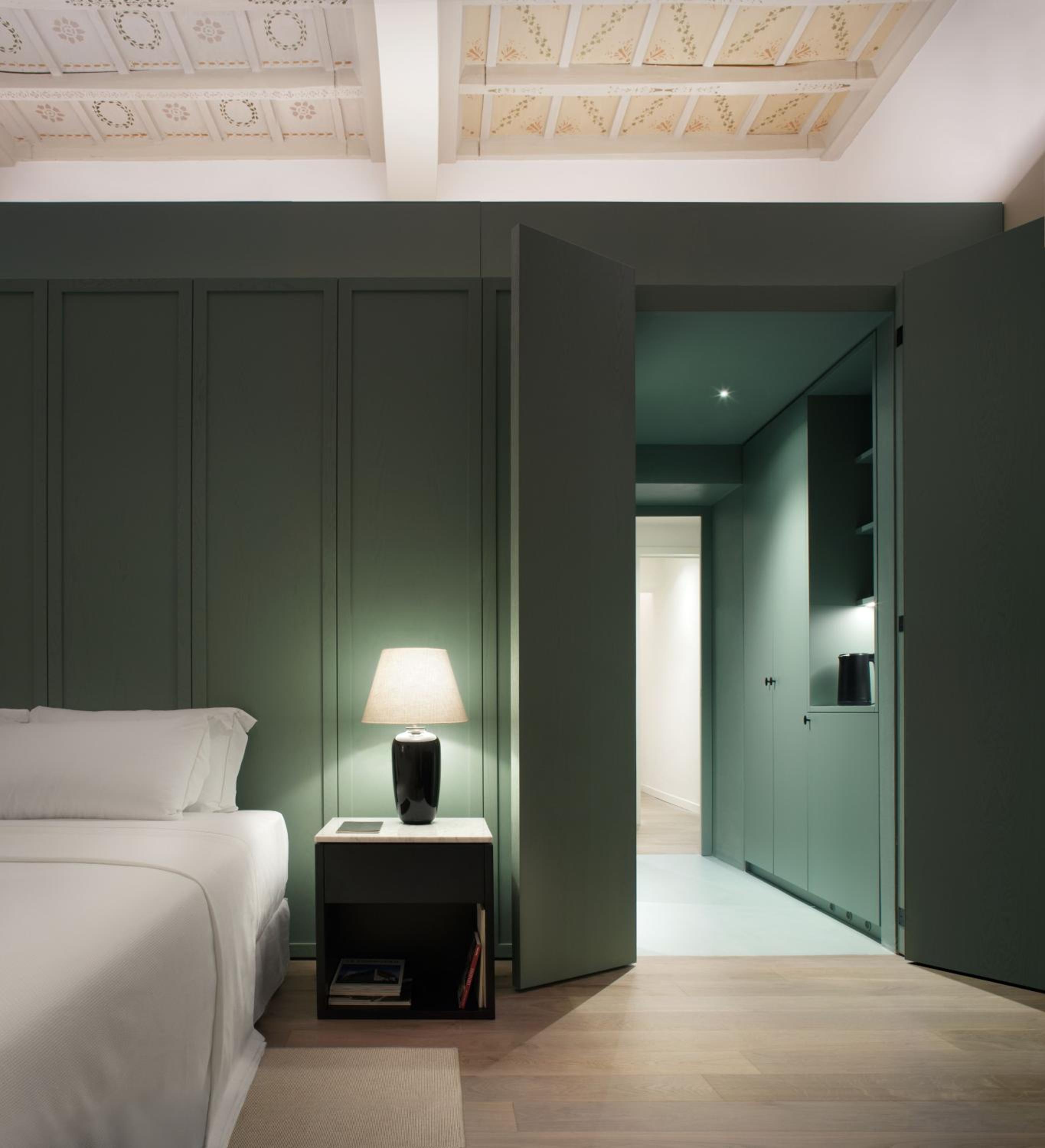 Superior King Suite photo 2