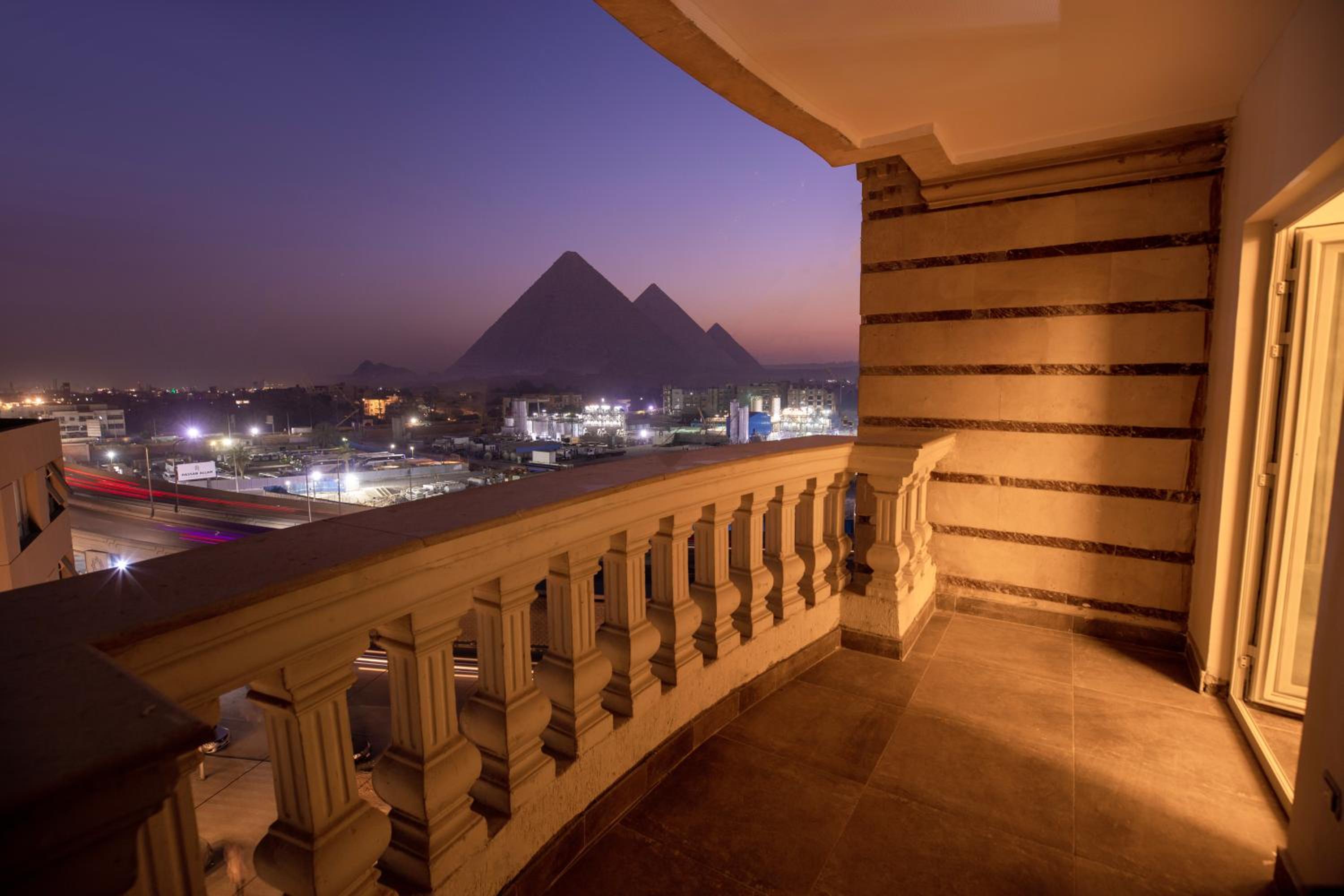 Superior Double Room with pyramids view photo 2