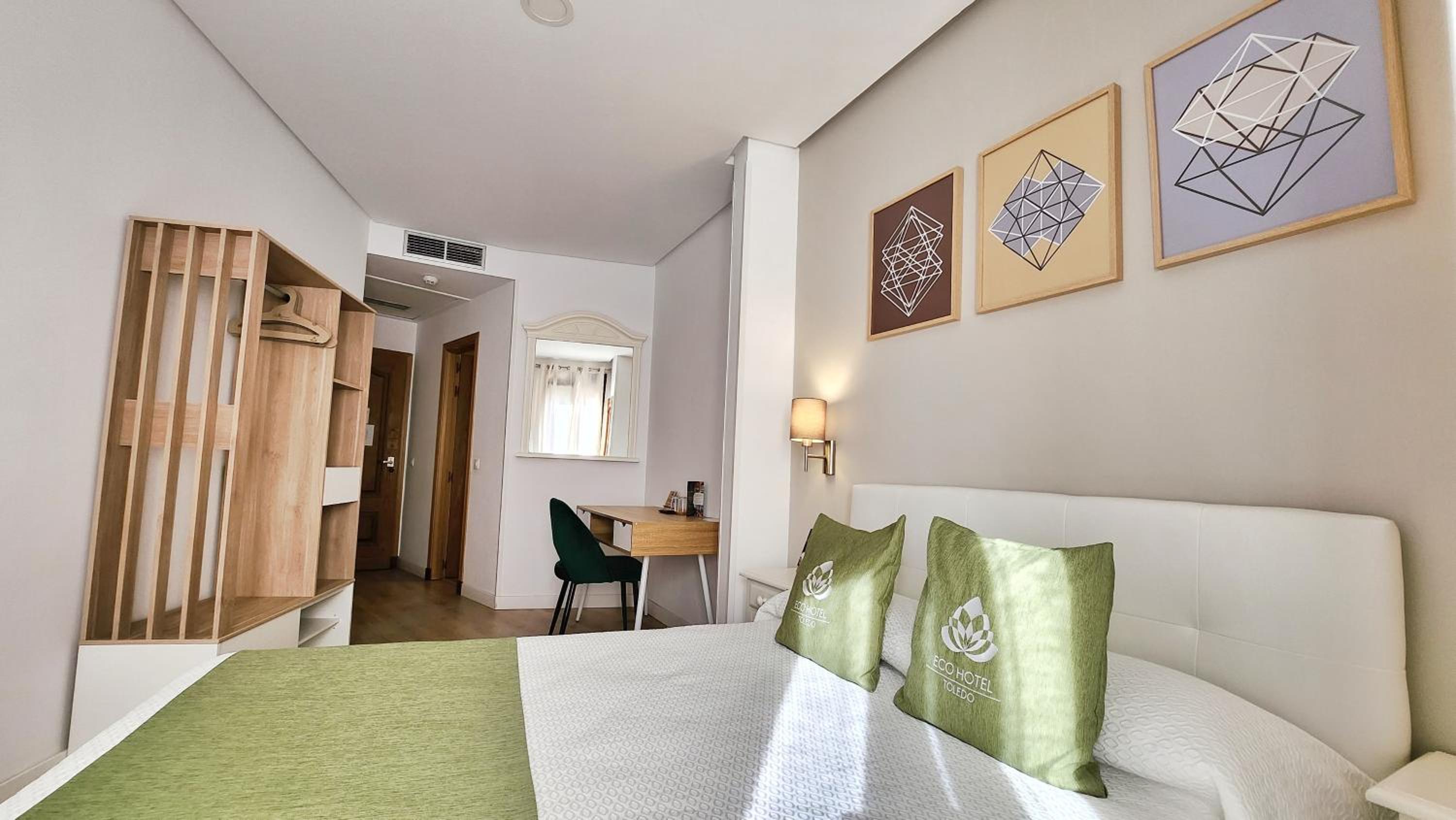 Standard Double Room - Photo 7