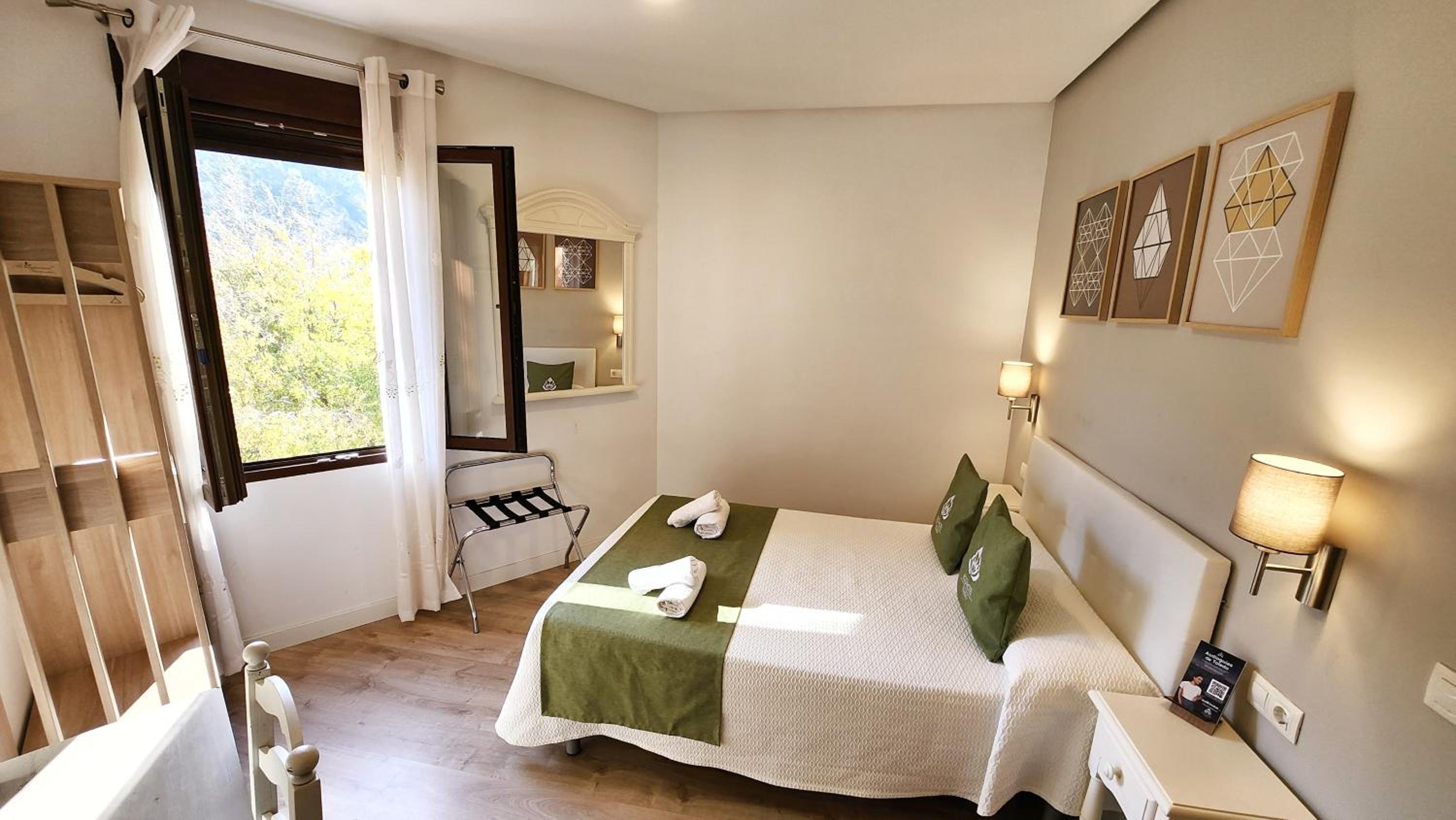 Standard Double Room - Photo 13