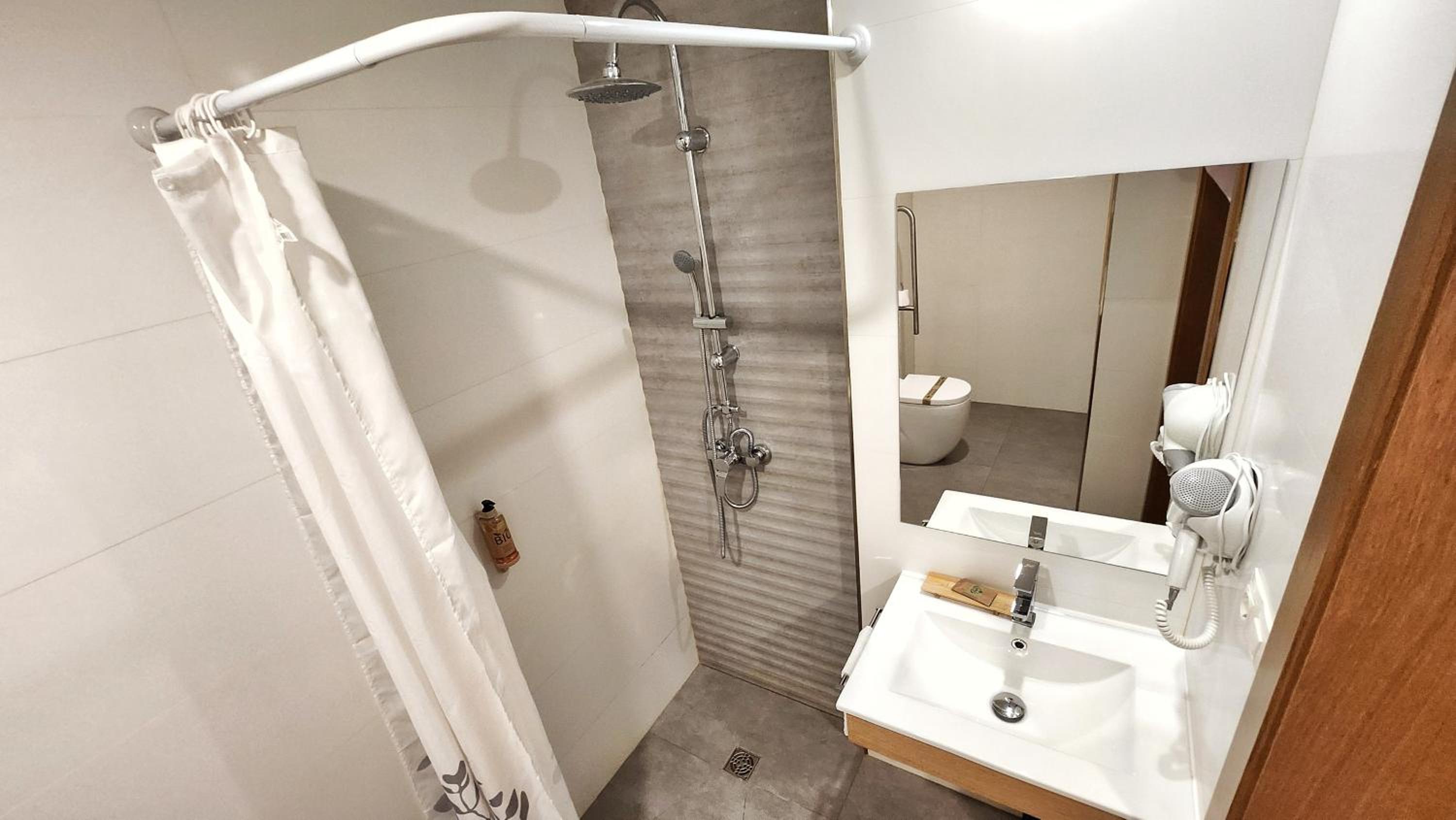 Standard Double Room - Photo 4