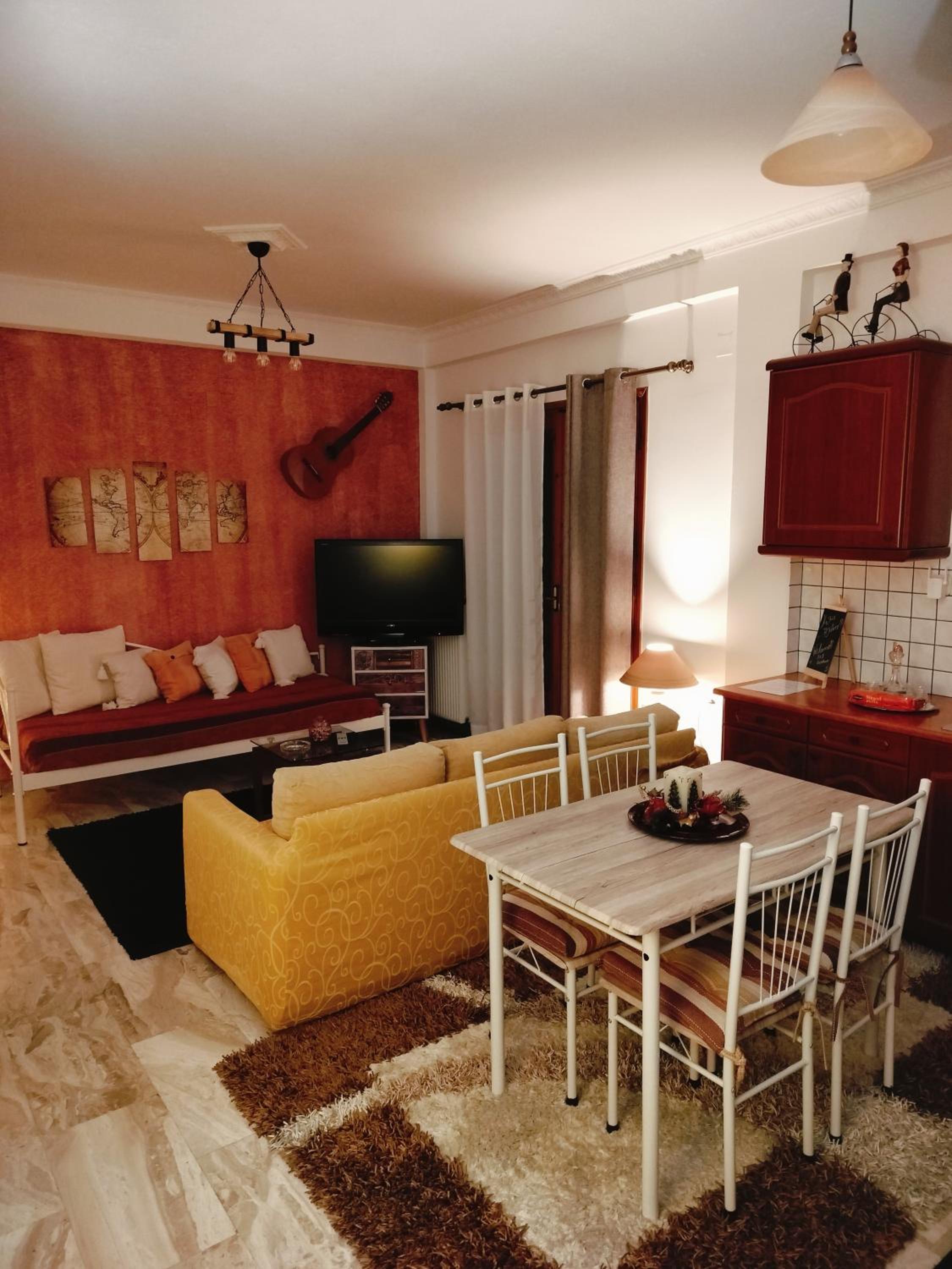 One-Bedroom Apartment photo 1