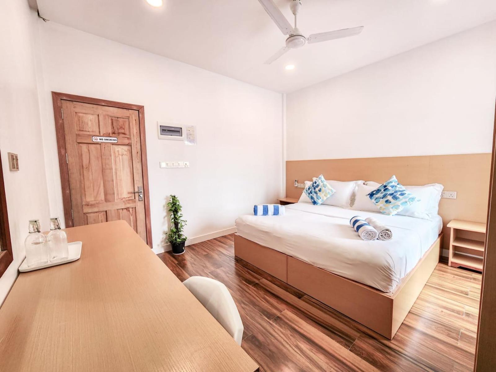 Deluxe Double or Twin Room with City View photo 2