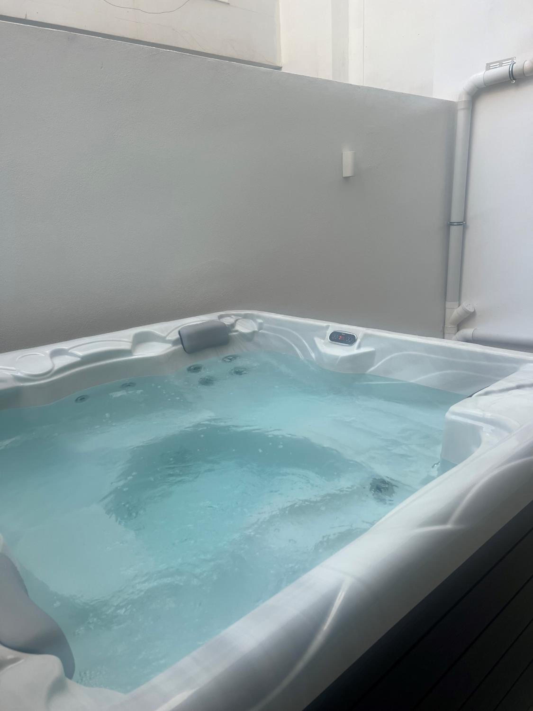 Suite with Hot Tub photo 2