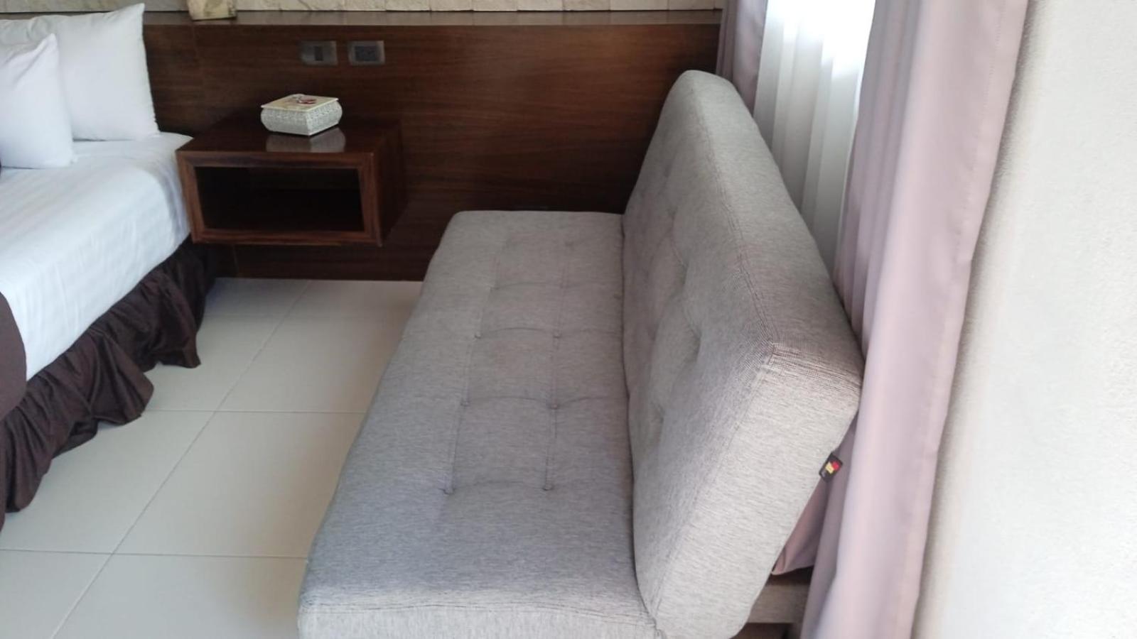 Queen Suite with Spa Bath photo 2