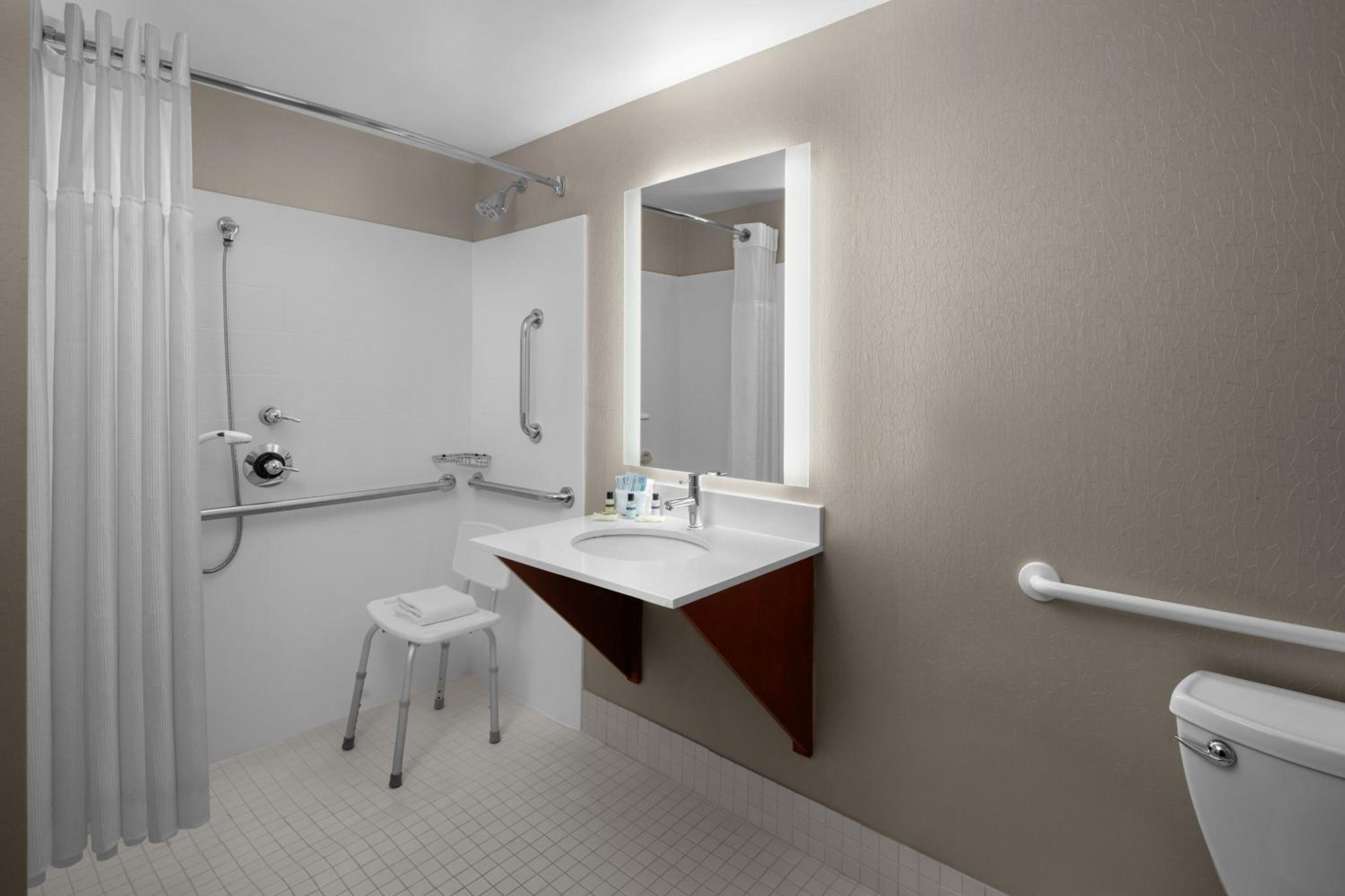 King Studio With Trundle Bed - Hearing Accessible - Photo 2