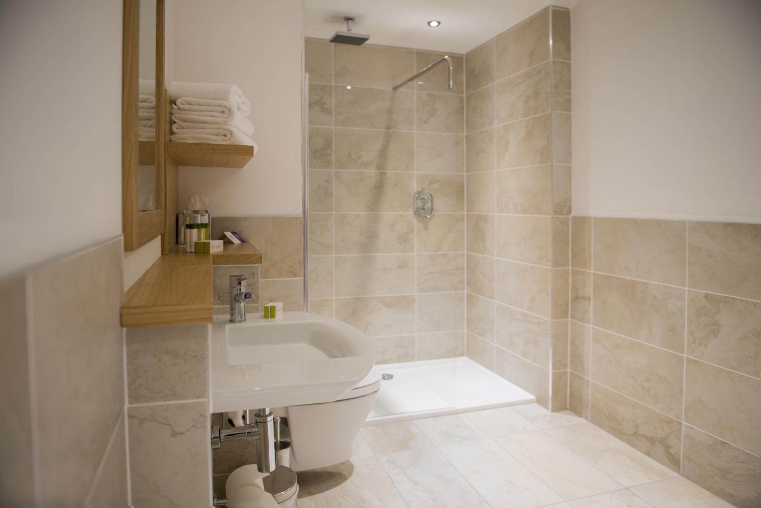 Deluxe King Room - Non-Smoking - Photo 10