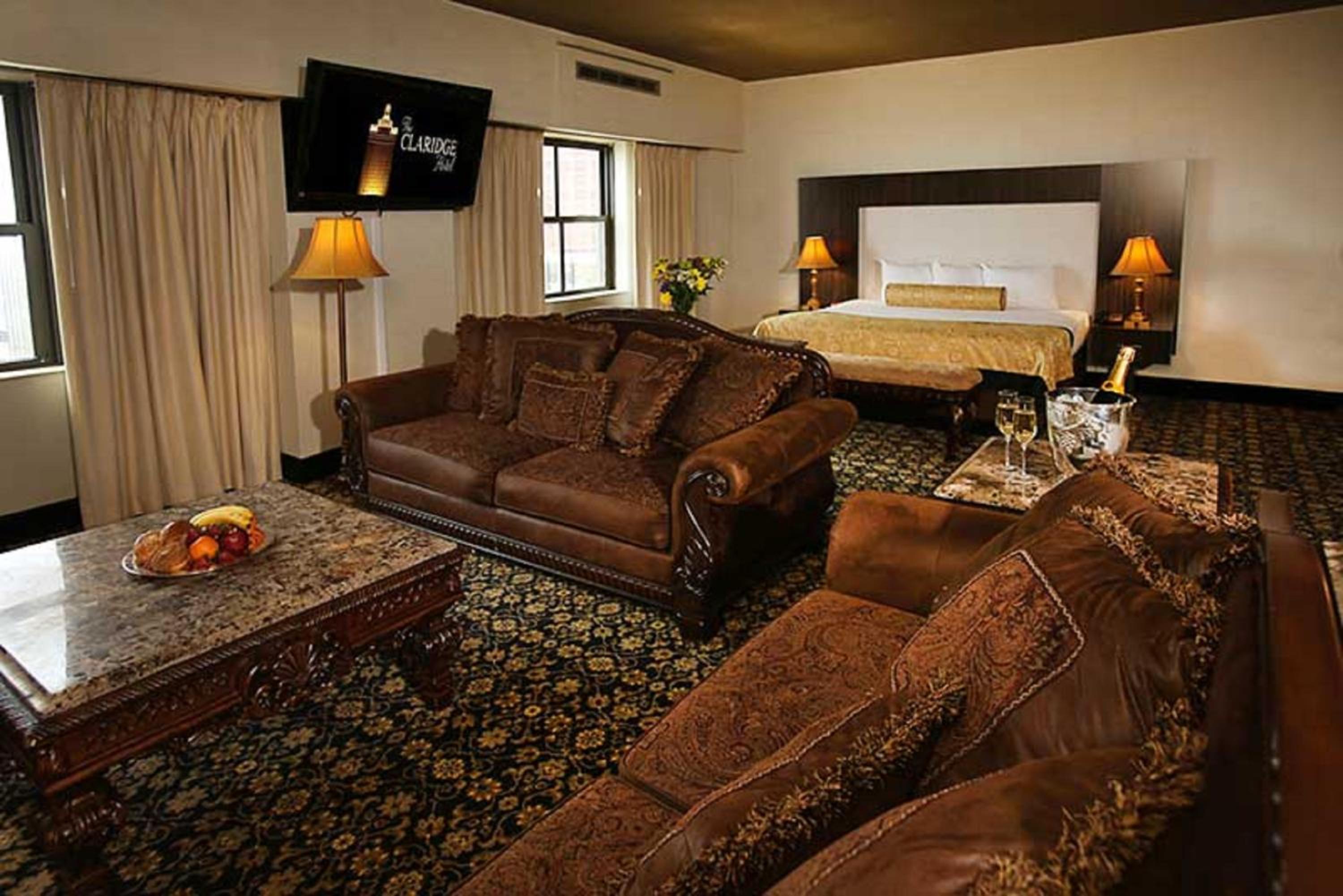 Monaco Studio Suite with King Bed - Photo 4