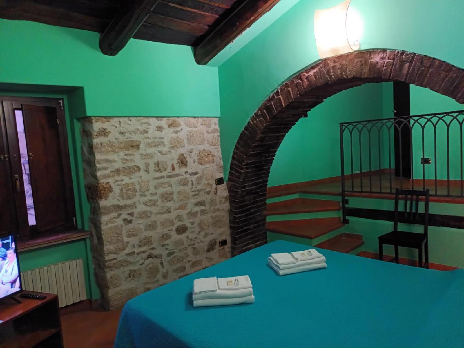 Double Room - Photo 2