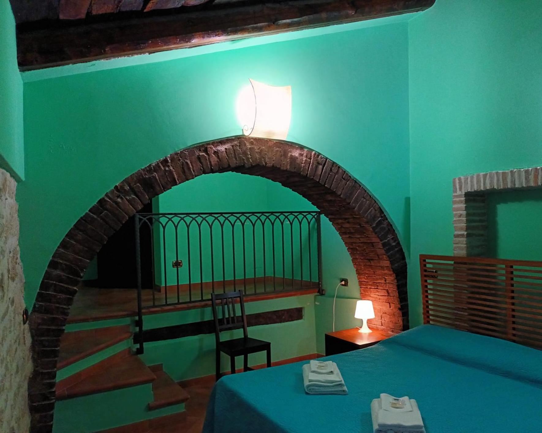 Double Room - Photo 8