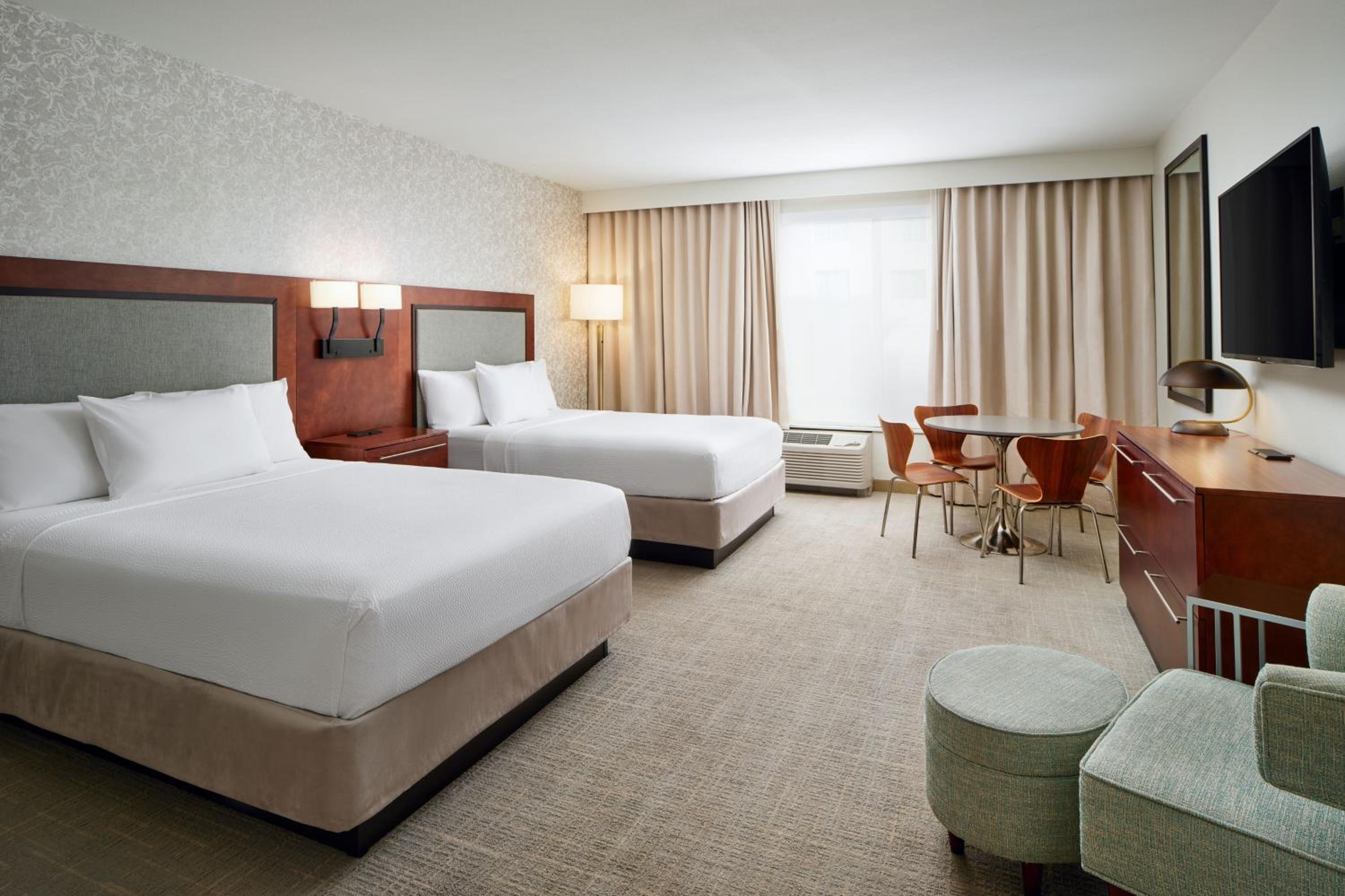 Studio Queen Room with Two Queen Beds and Roll-in Shower – Mobility Accessible