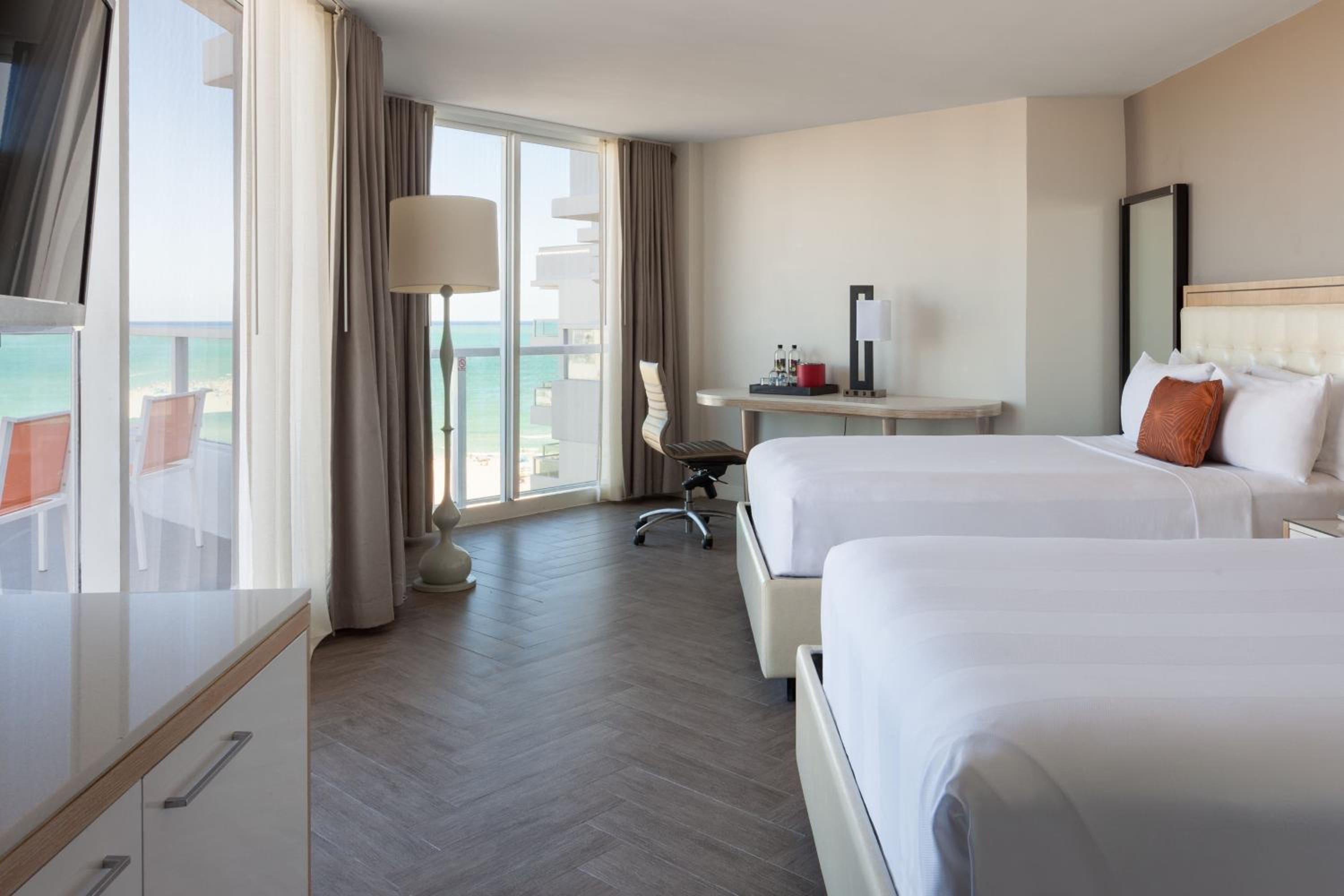 Double Room with Ocean Front and Balcony