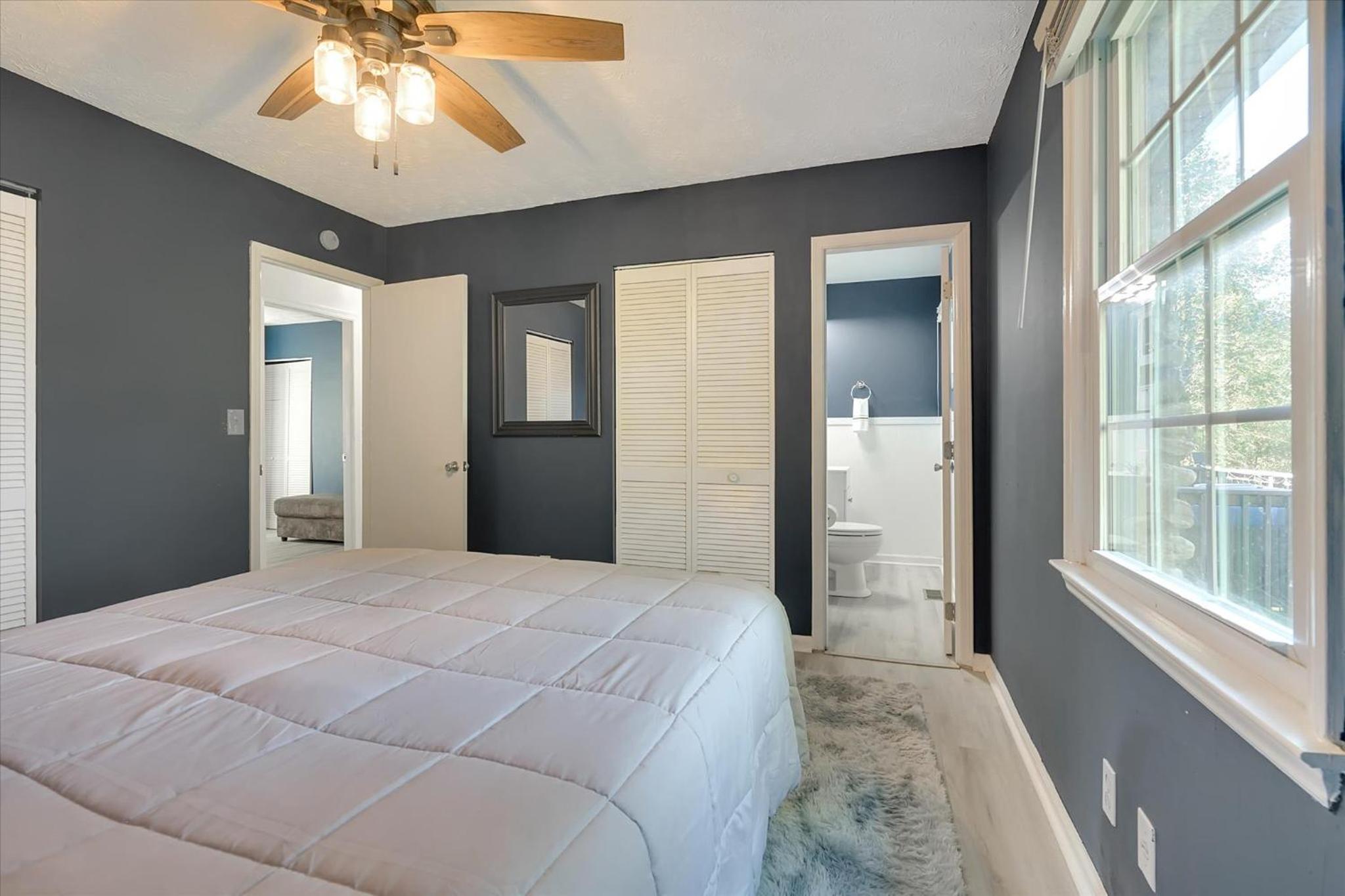Three-Bedroom House photo 3