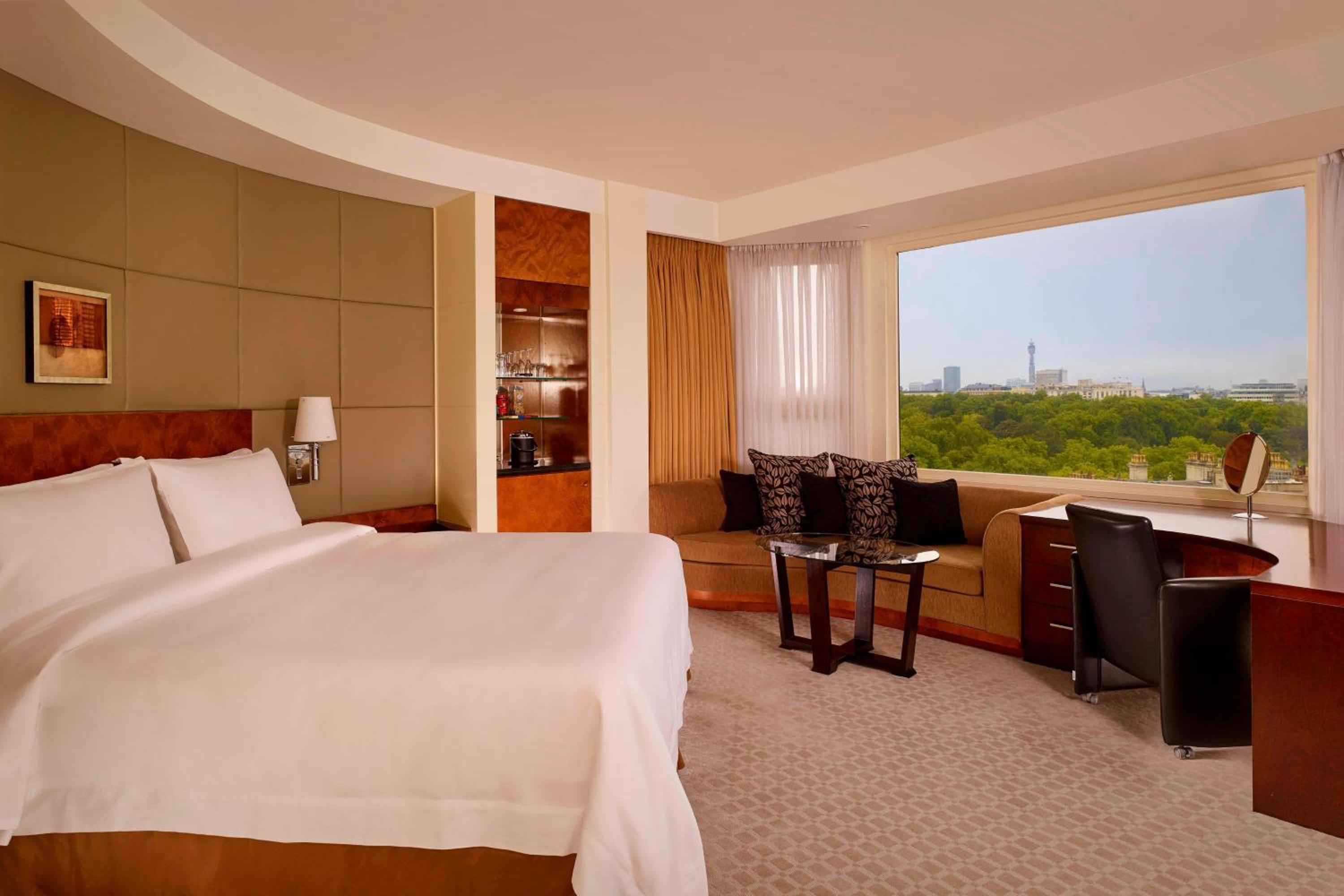 Executive Room, Guest room, 1 King, City view