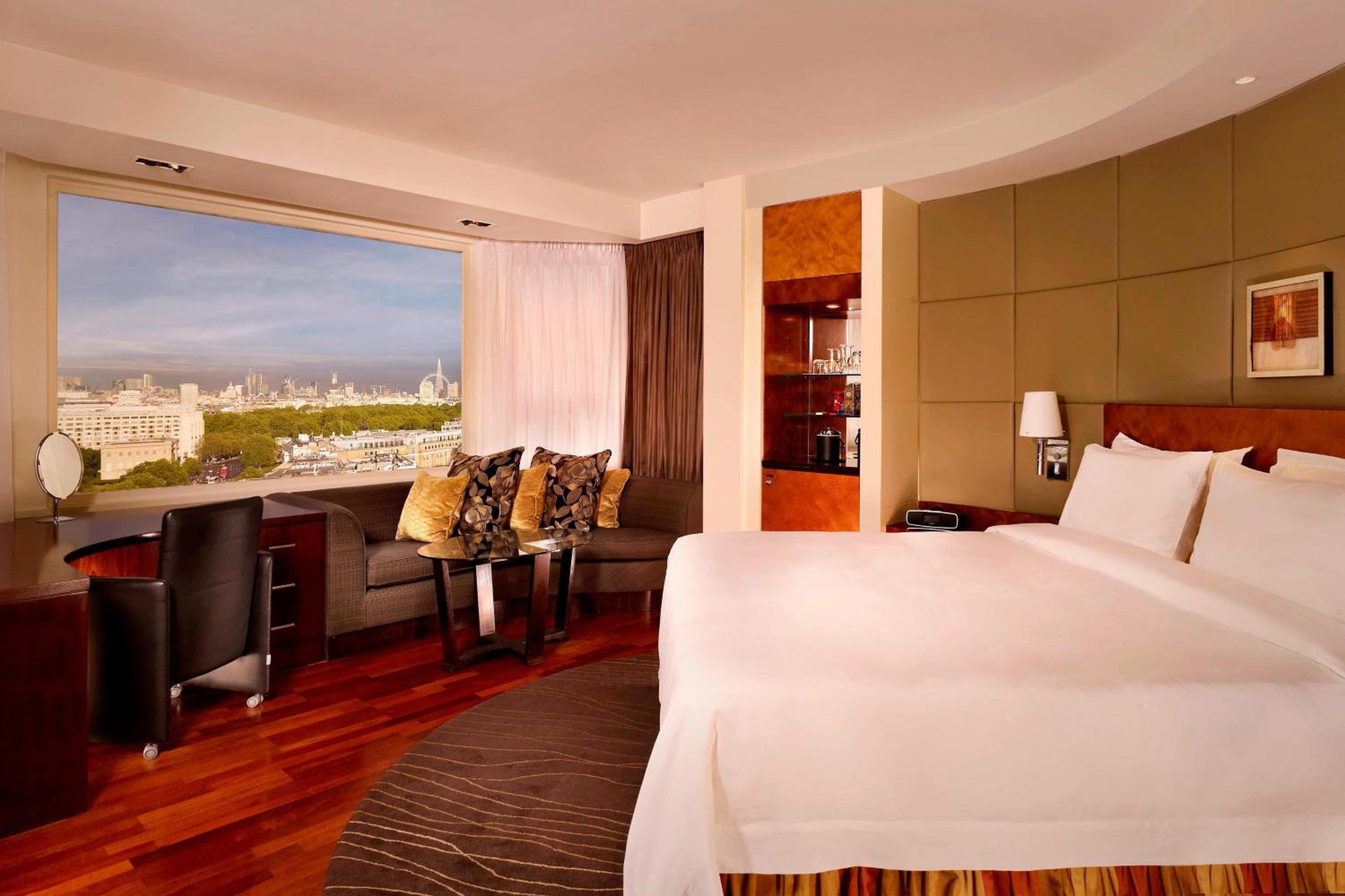 Panoramic Room, Guest room, 1 King, Skyline view, High floor photo 1