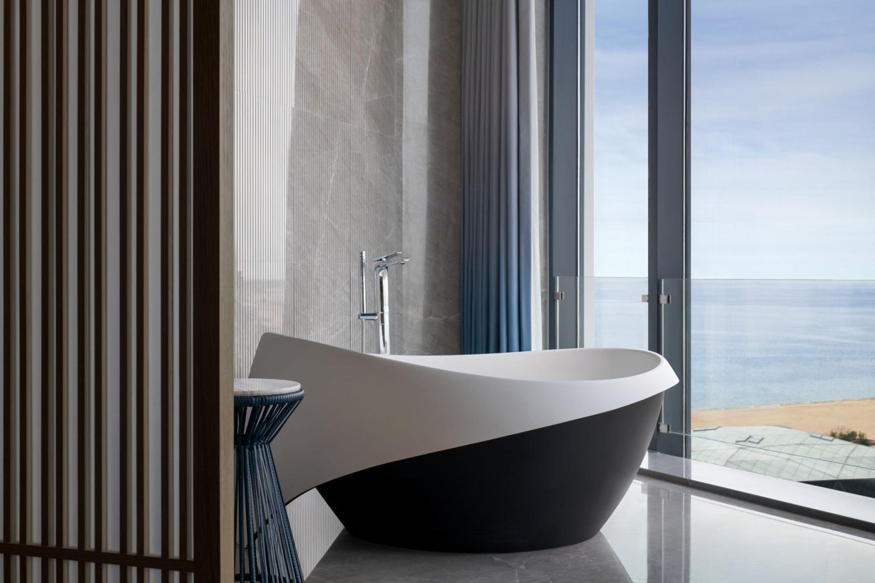 Oceanfront King Room - Photo 3