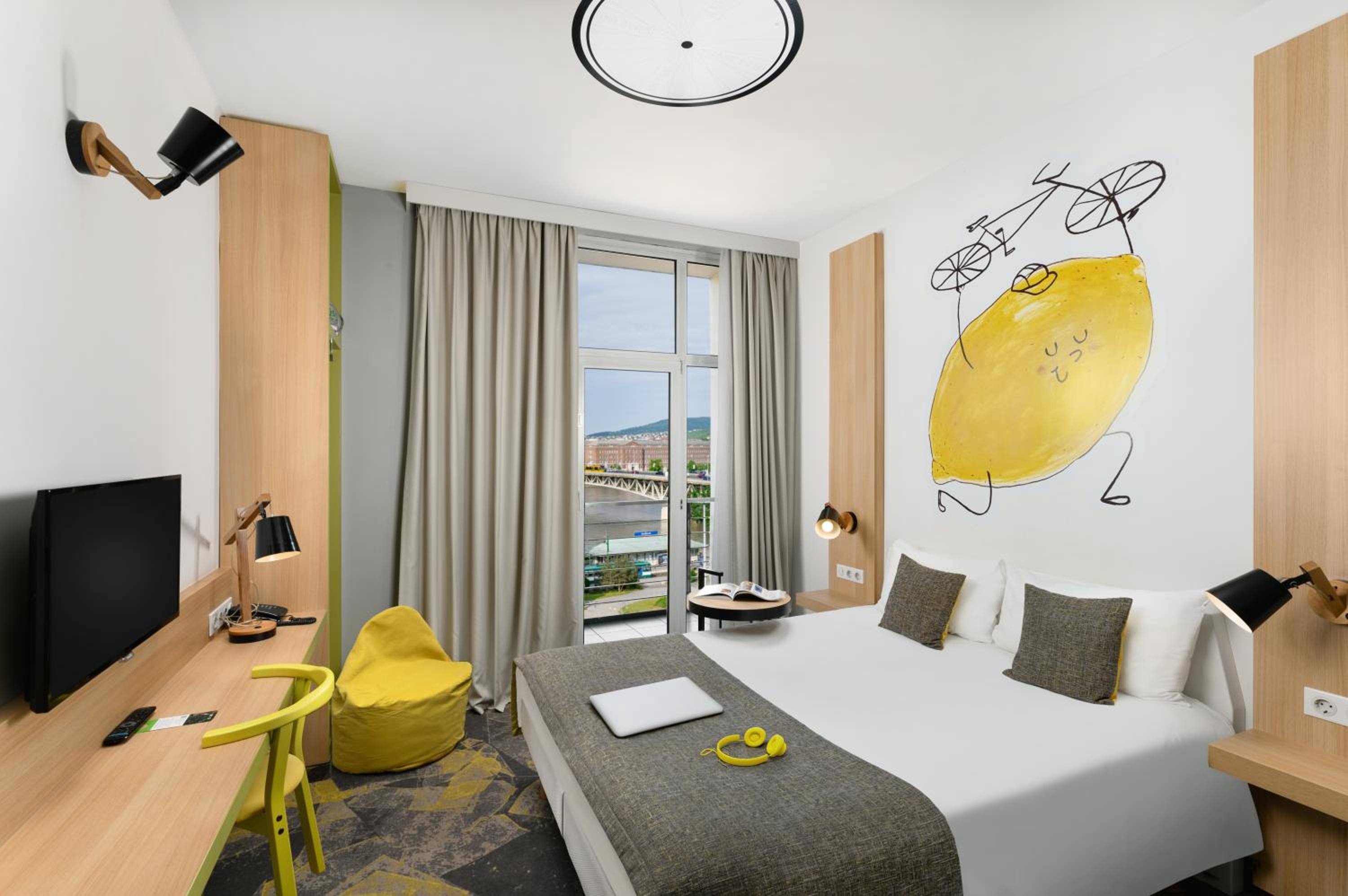 Standard Double Room - Photo 10
