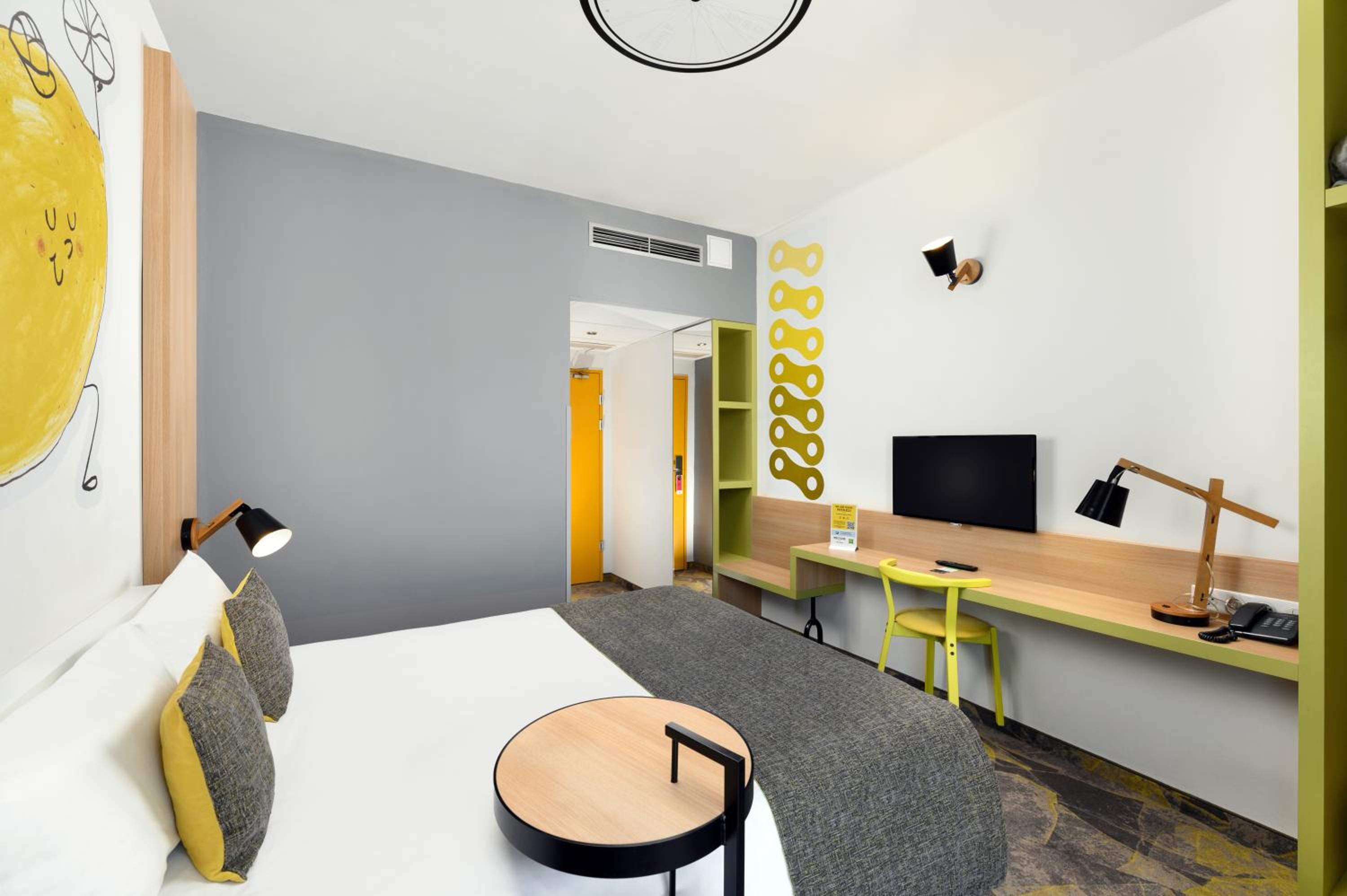 Standard Double Room - Photo 12