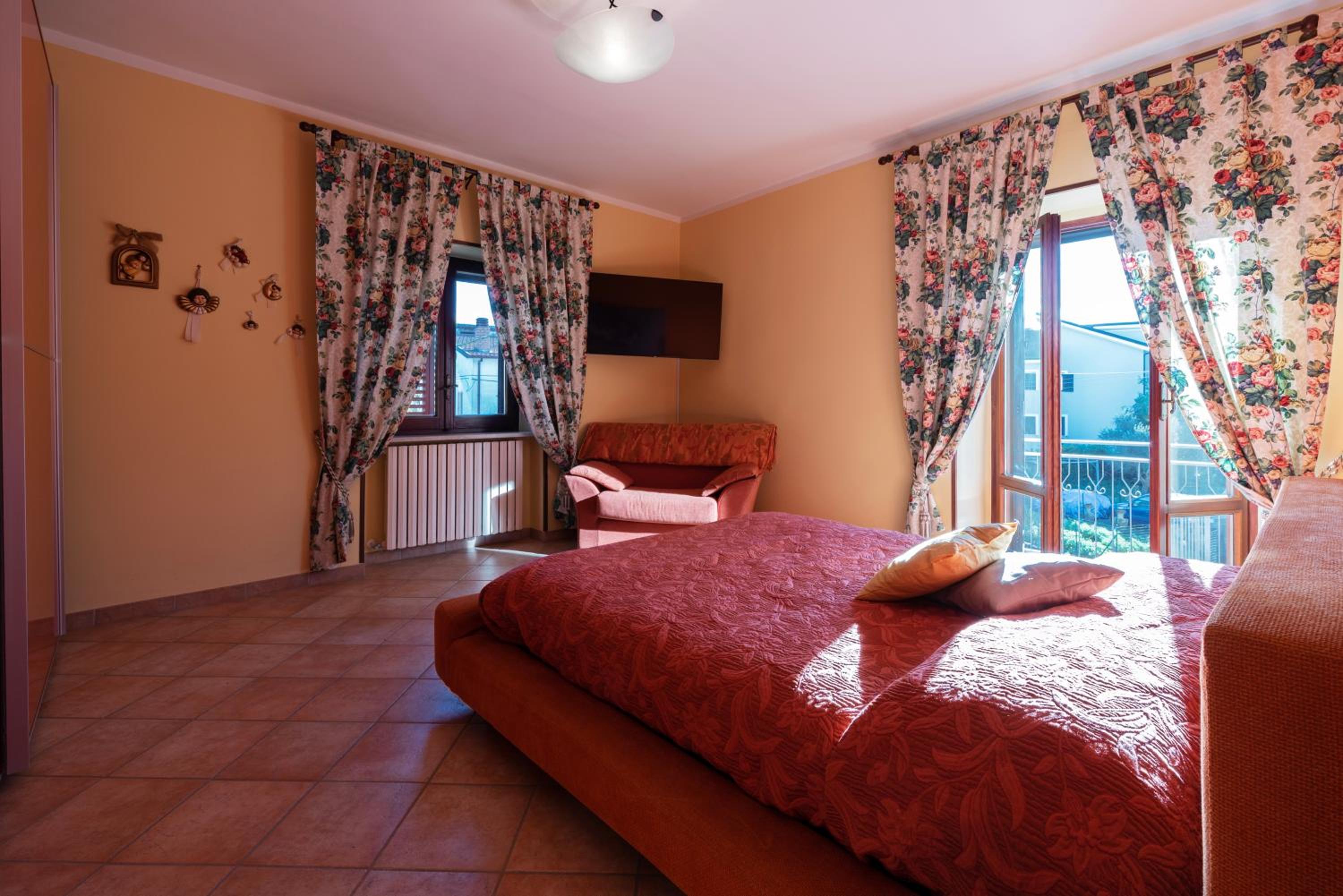 Deluxe Double Room (2 Adults + 1 Child)