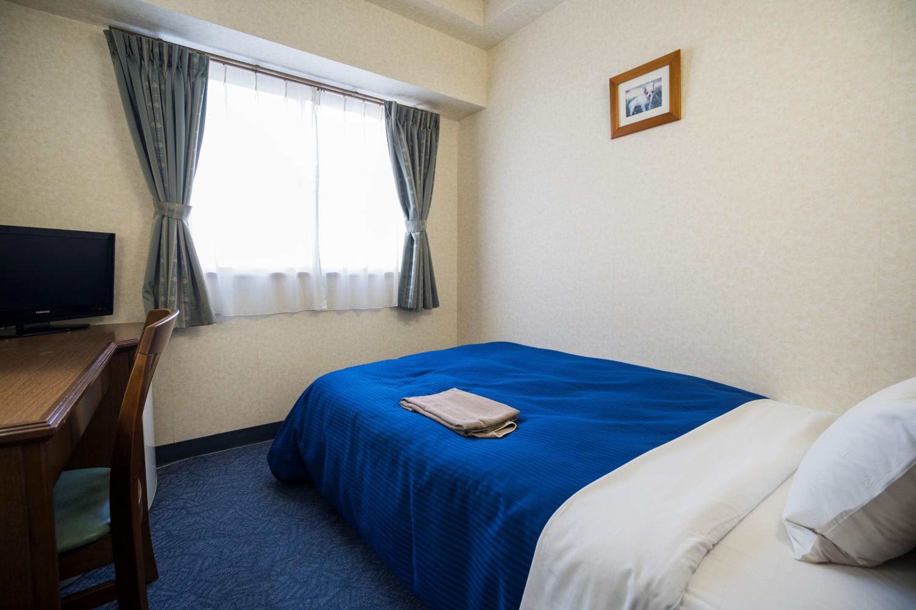 Double Room with Small Double Bed - Smoking - Photo 3