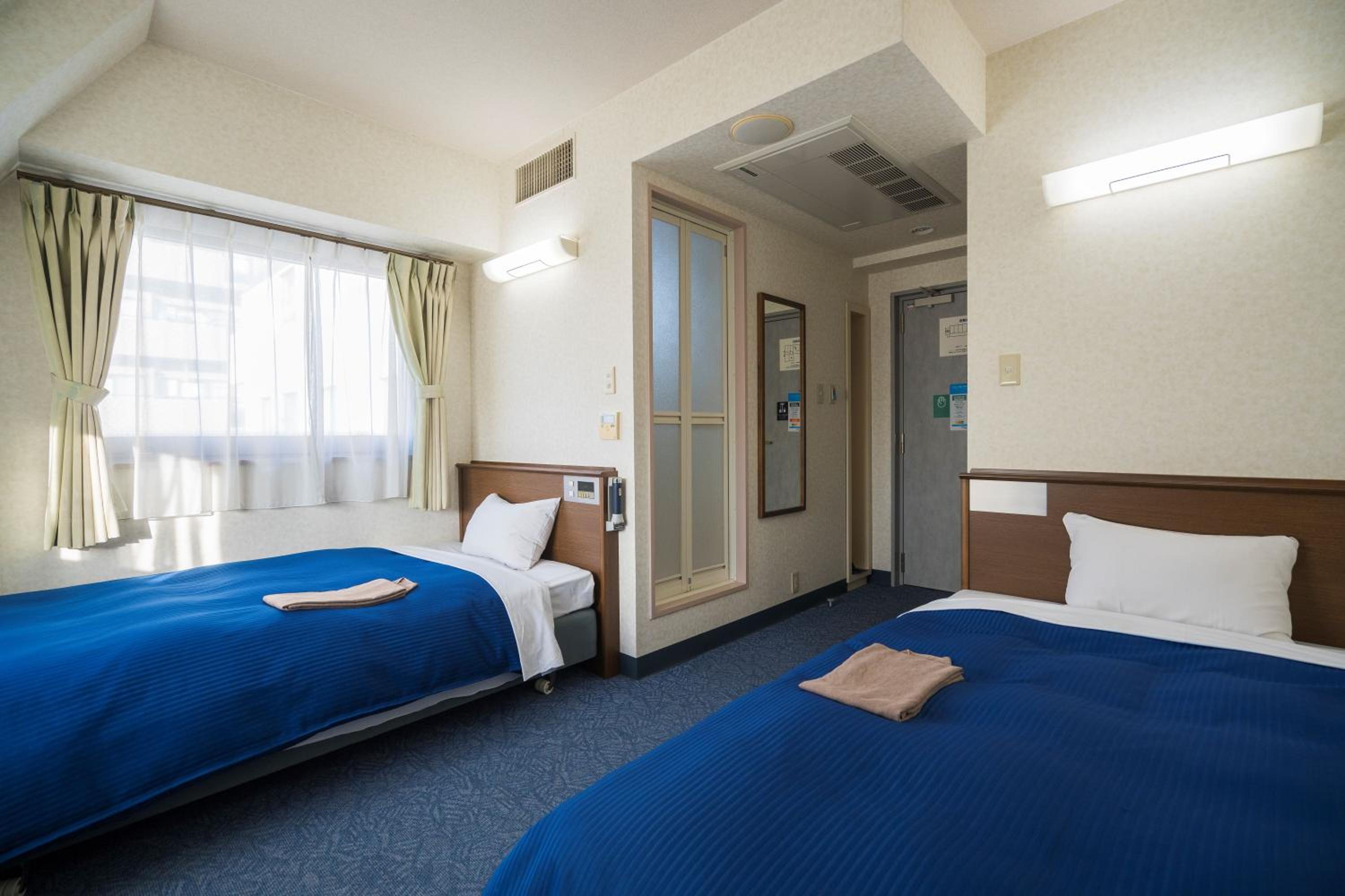 Twin Room - Non-Smoking - Photo 1