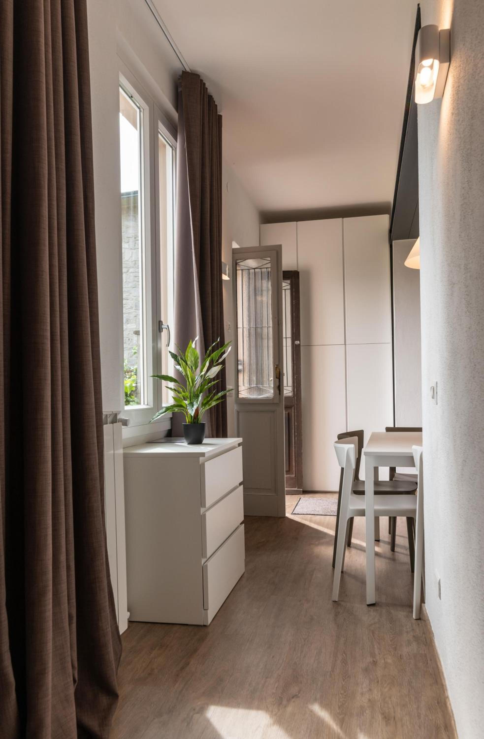 Apartment with Lake View