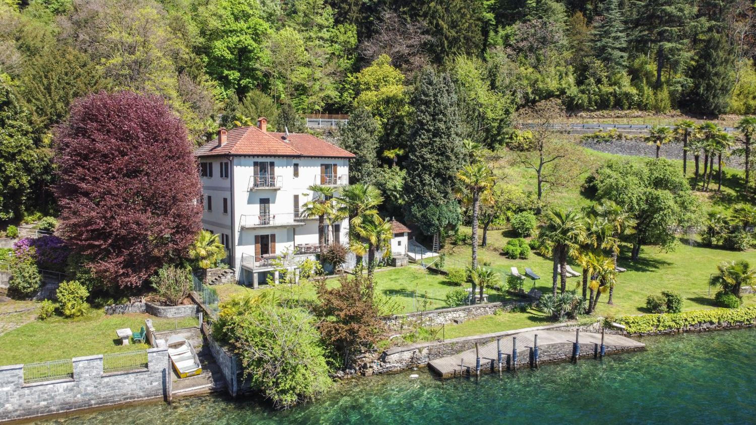 Apartment With Lake View photo 2