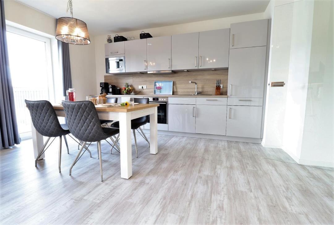 Apartment with Lake View photo 2