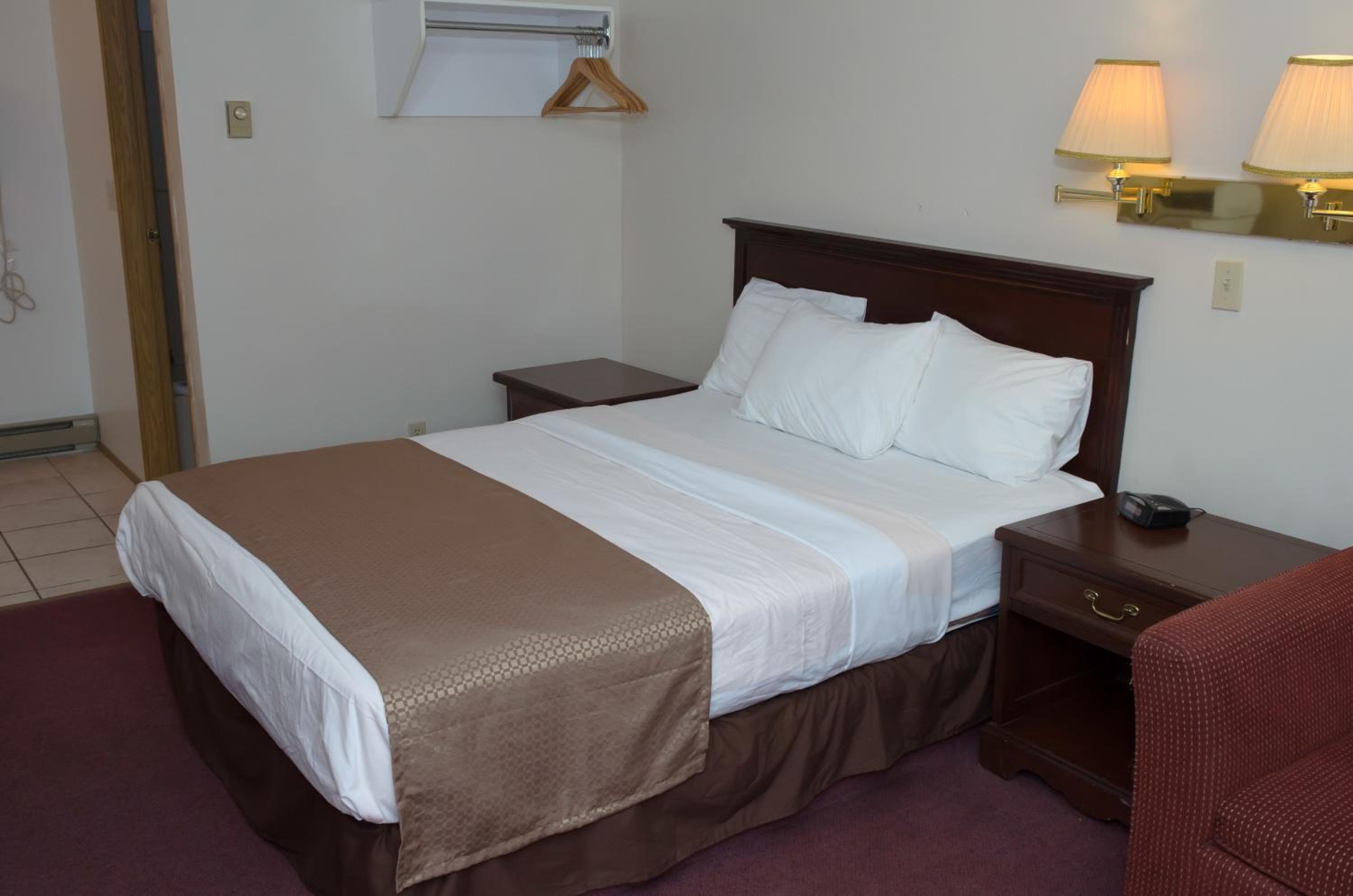 Queen Room photo 1