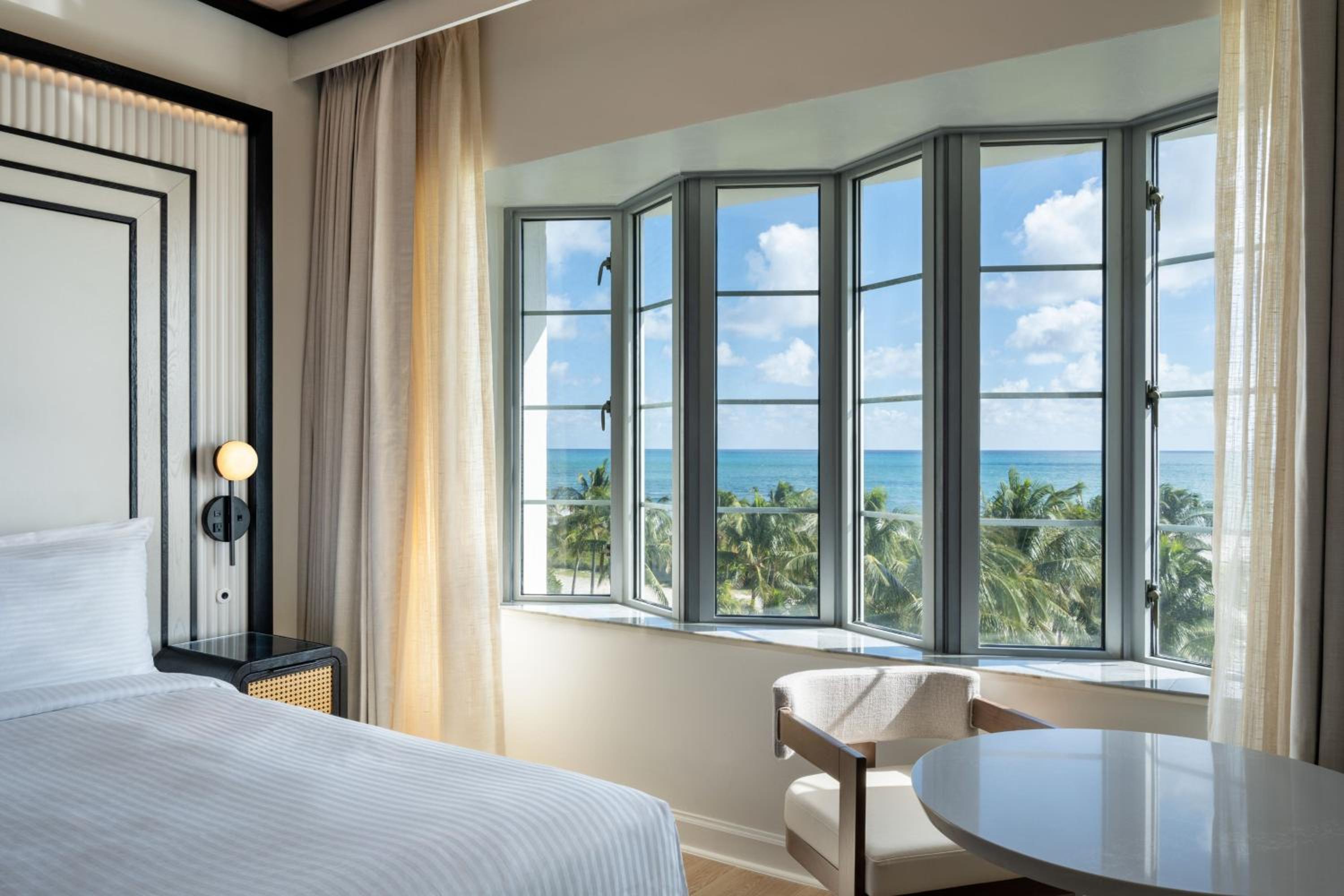 Deluxe King Room with ocean view  photo 3