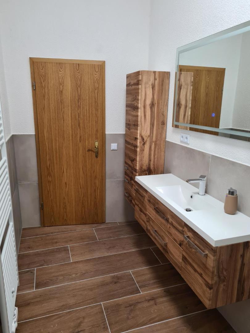 One-Bedroom Apartment with Balcony photo 3