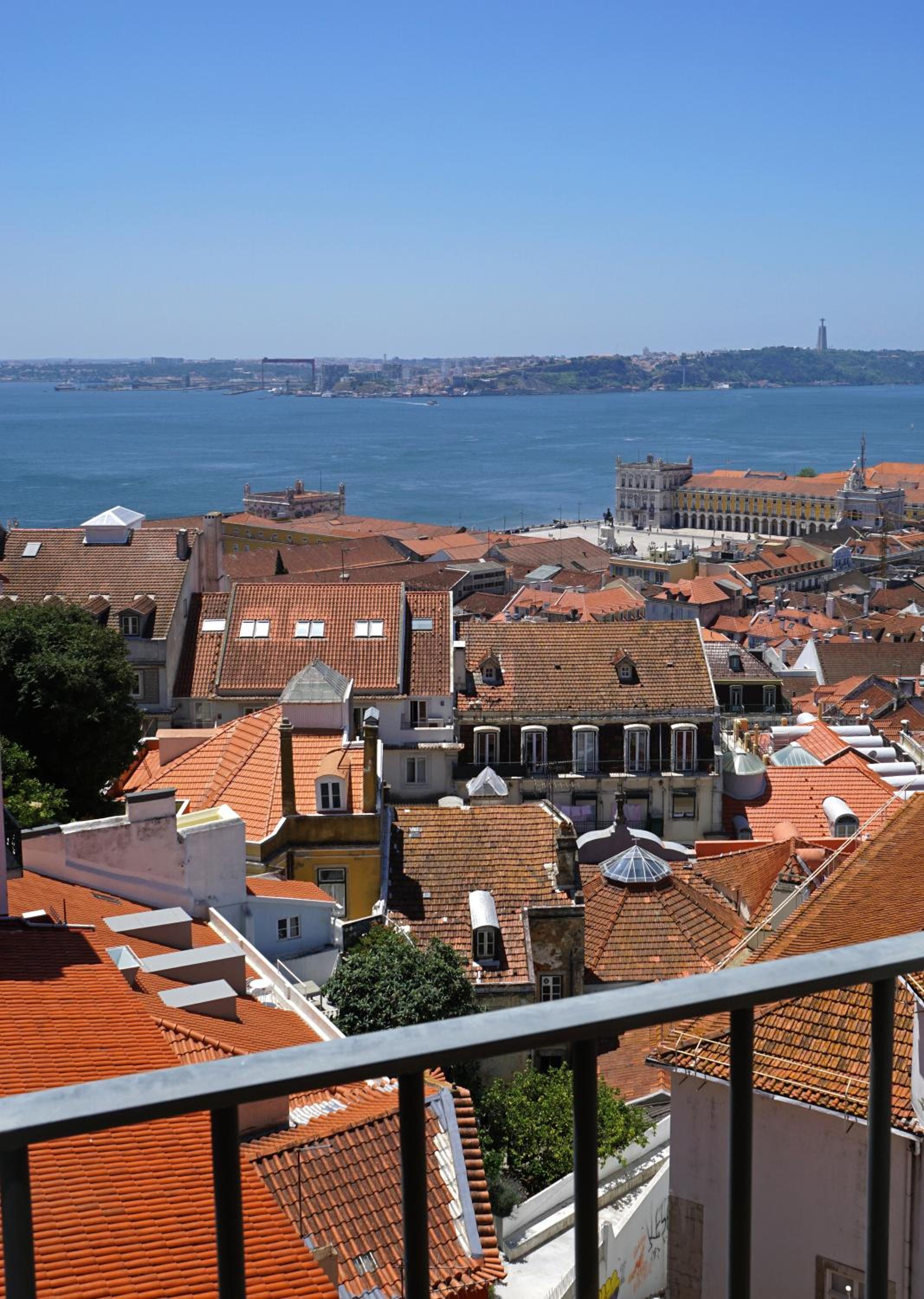 Luxury Duplex Suite with Panoramic River, City and Castle View - Photo 3
