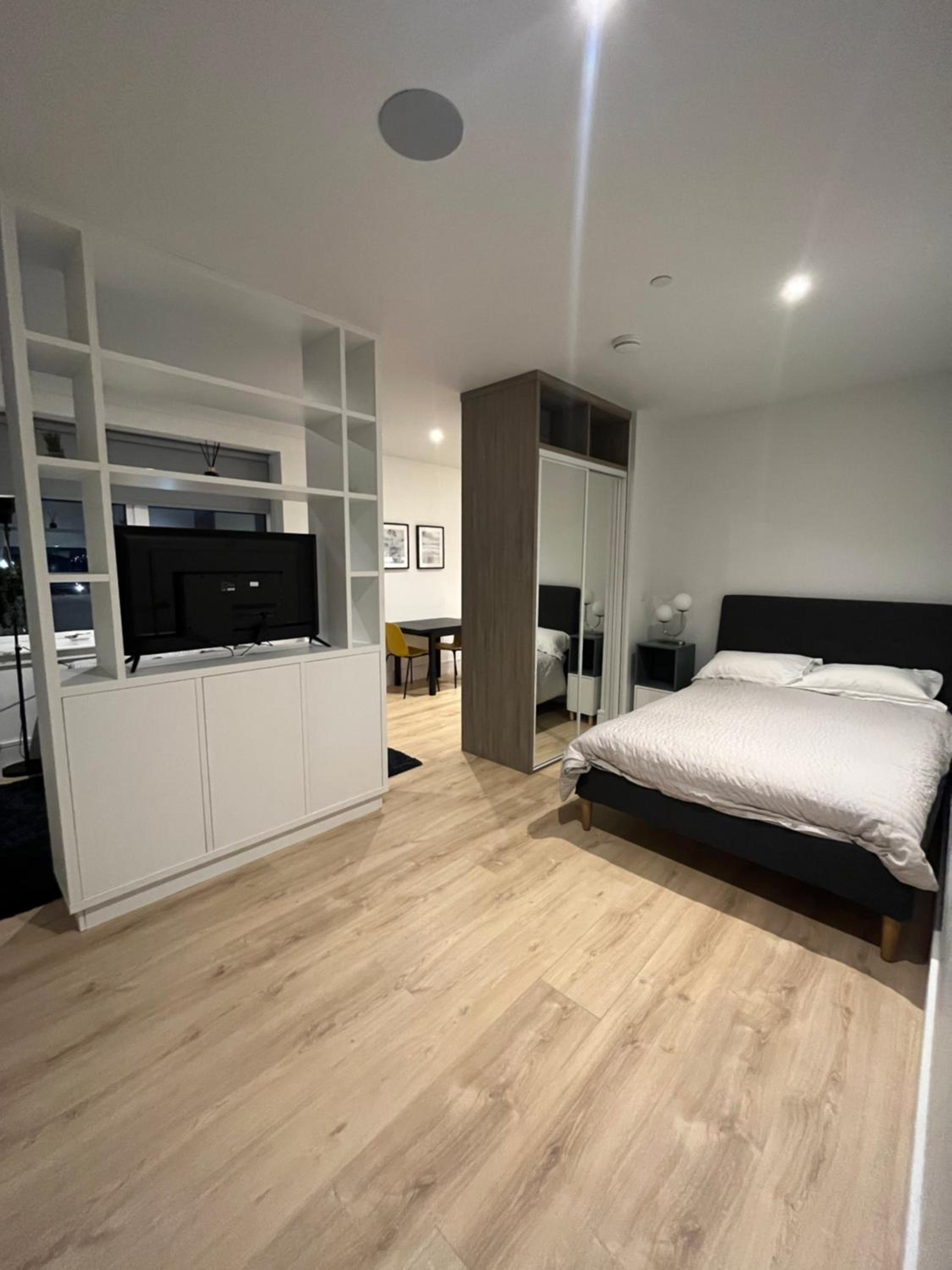 One-Bedroom Apartment photo 1