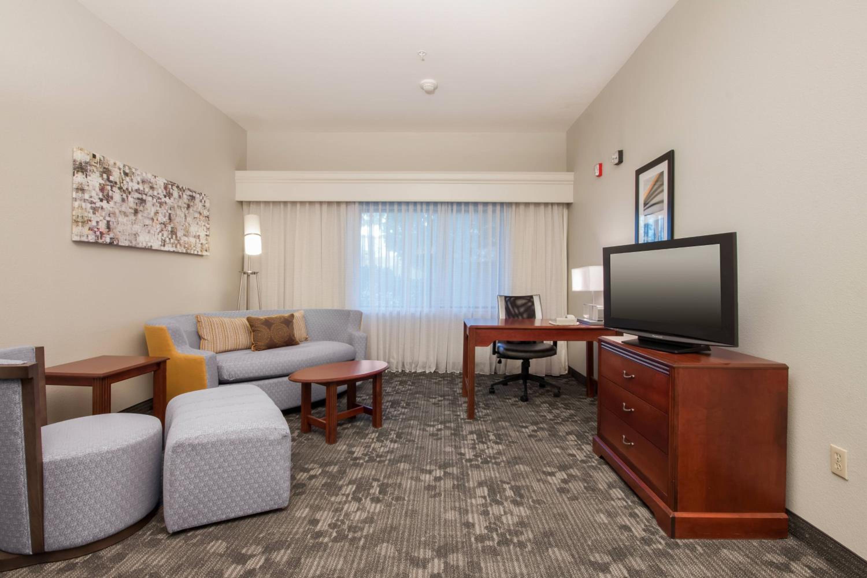 One-Bedroom King Suite with Sofa Bed - Photo 7