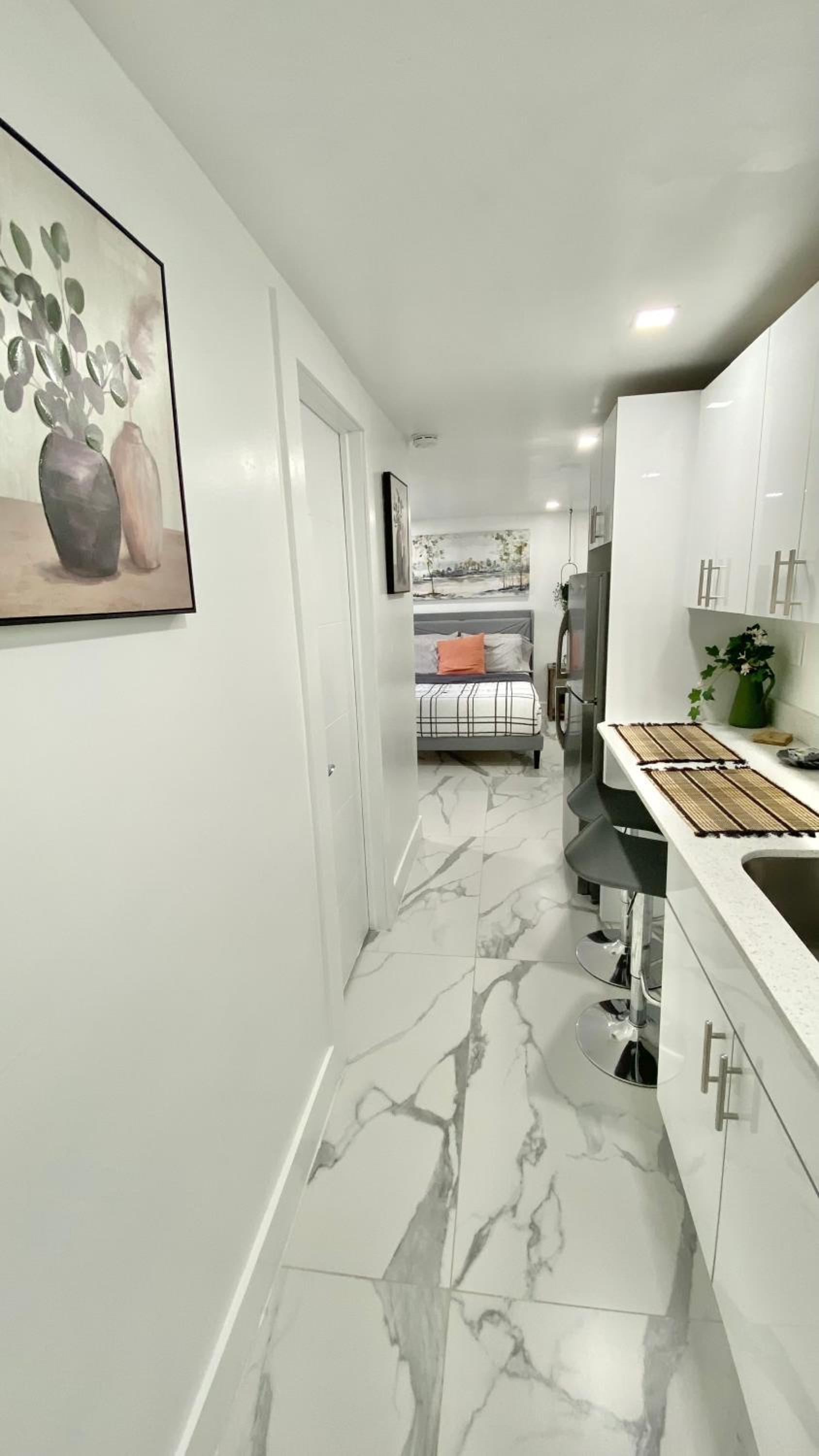 One-Bedroom Apartment photo 1