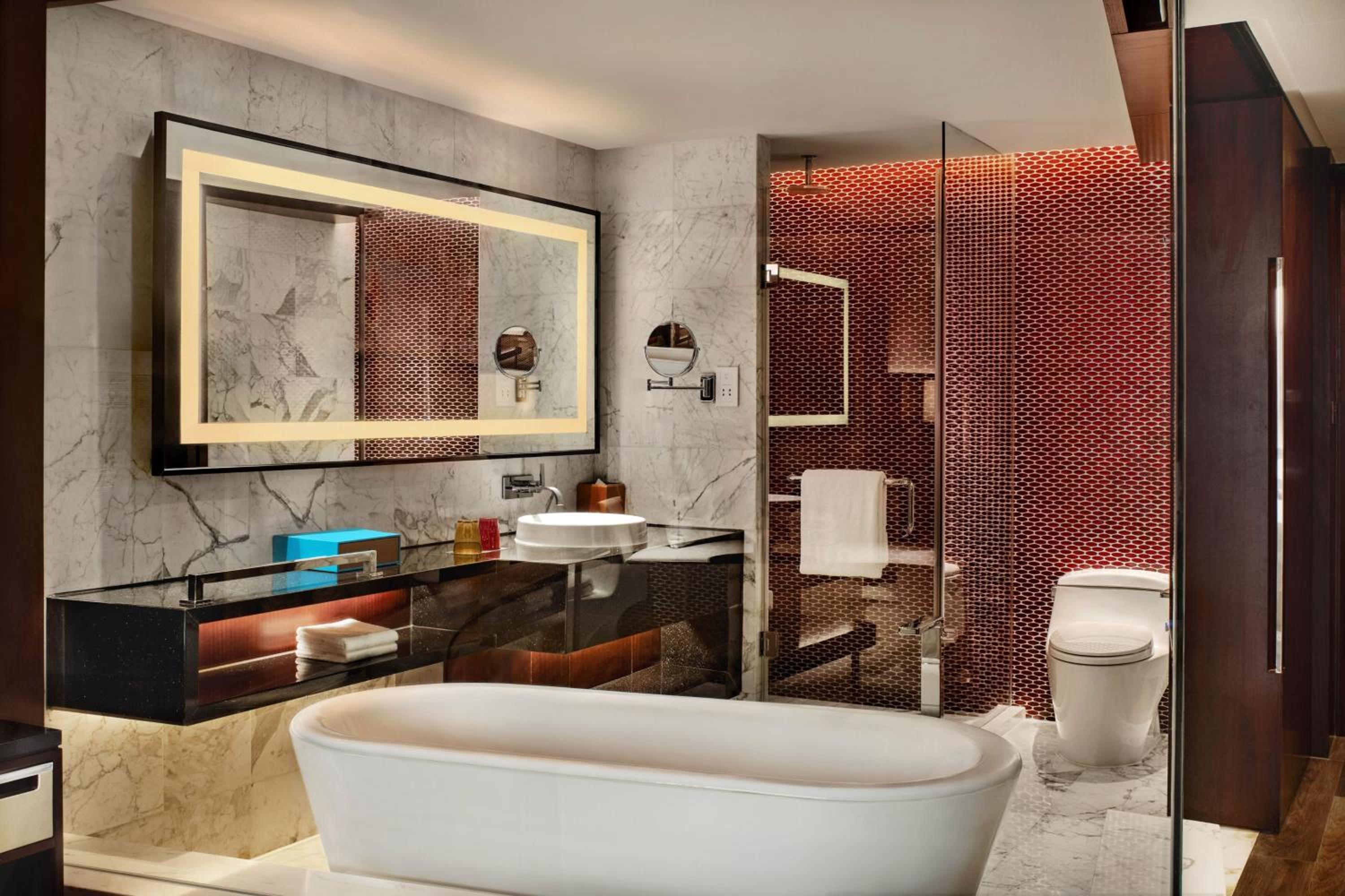 1 King Bed, Renaissance Guest Room (include 10% off for Food & Beverage) - Photo 8