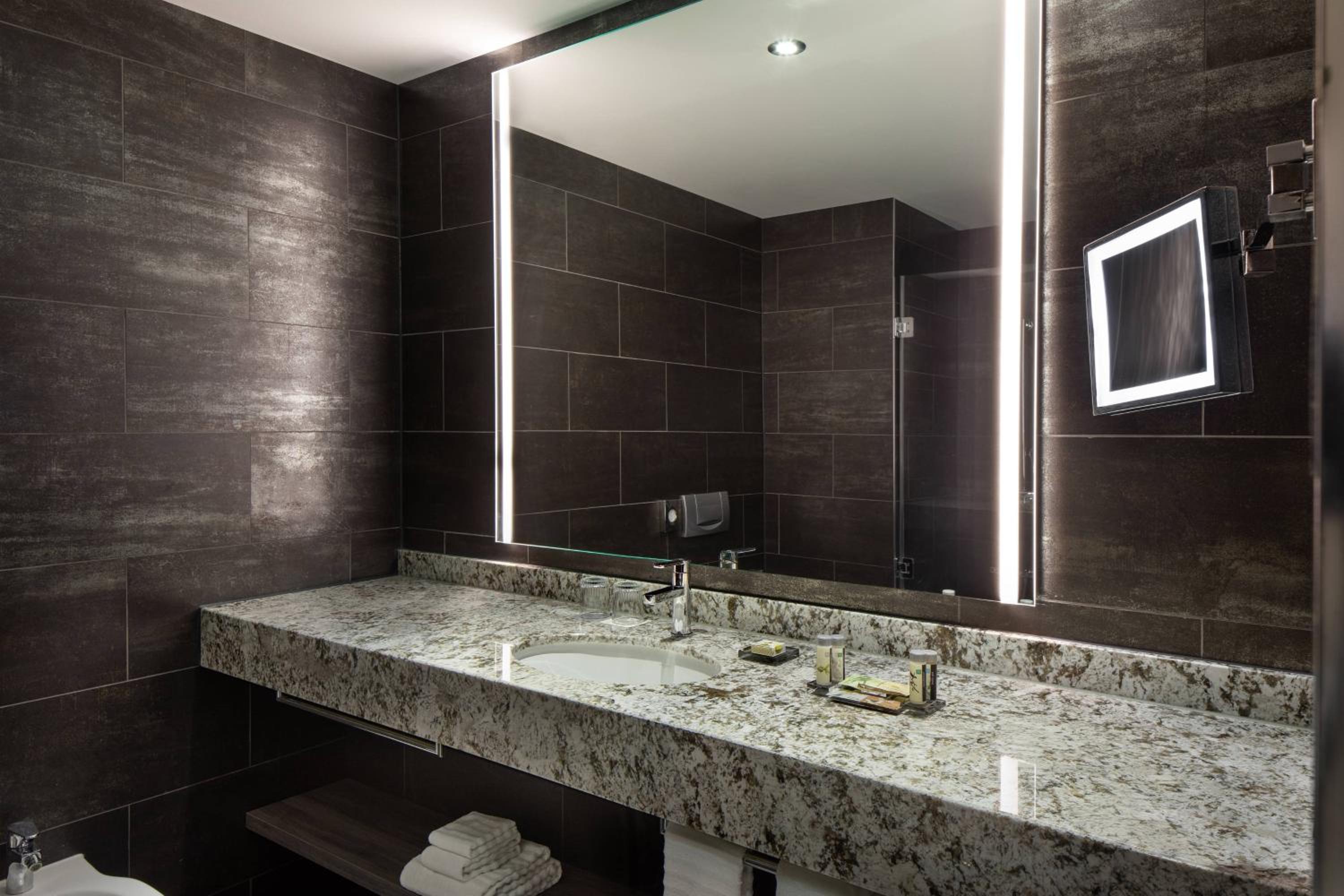 Presidential Suite thumbnail 5